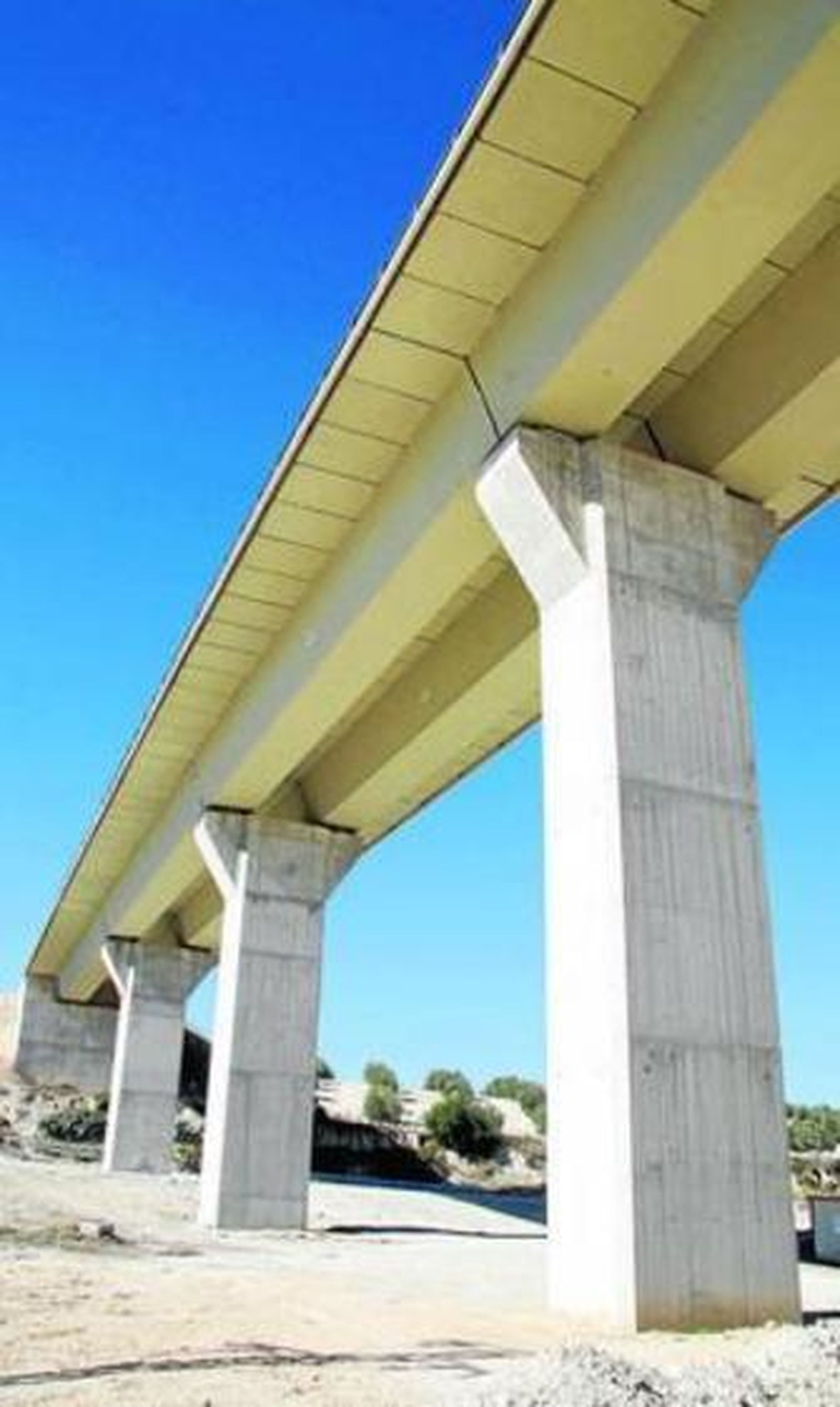 Viaducto para el AVE a su paso por Osuna, en la provincia de Sevilla.