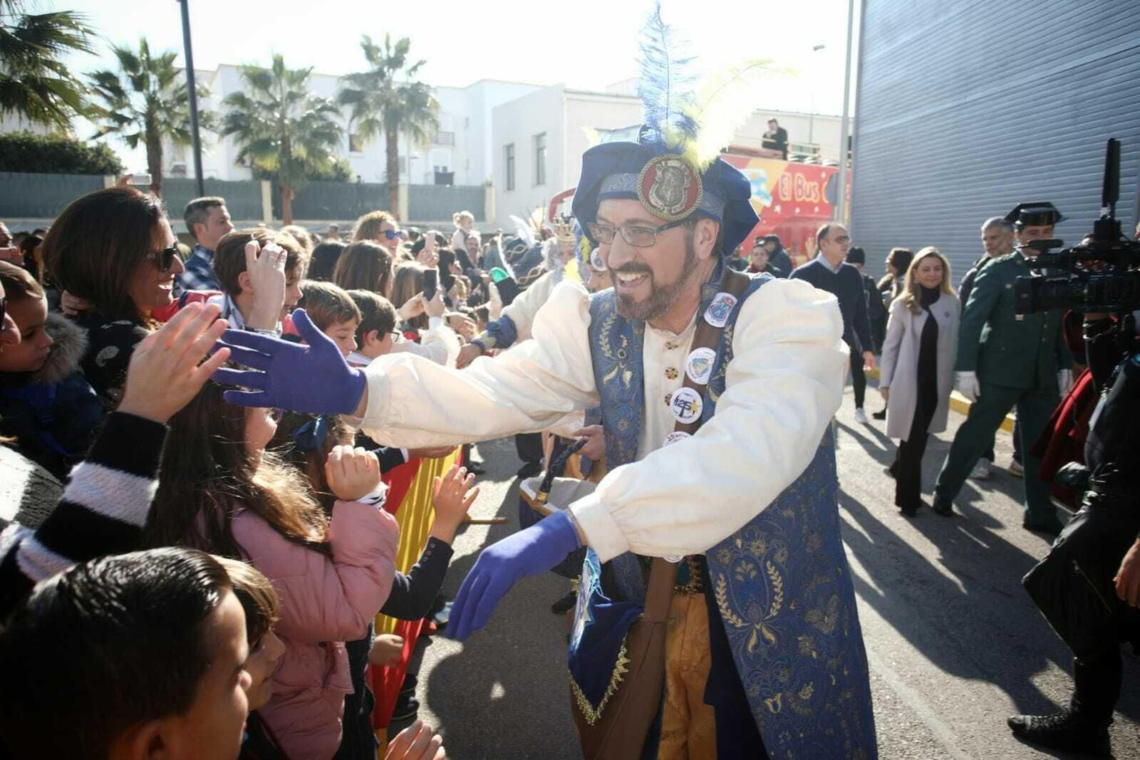 Los Reyes Magos de Cádiz visitan a la Guardia Civil