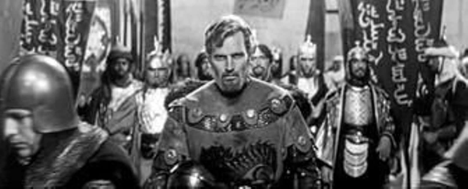 Una legión de extras españoles acompaña a Charlton Heston en el rodaje de 'El Cid', cinta dirigida por Anthony Mann.