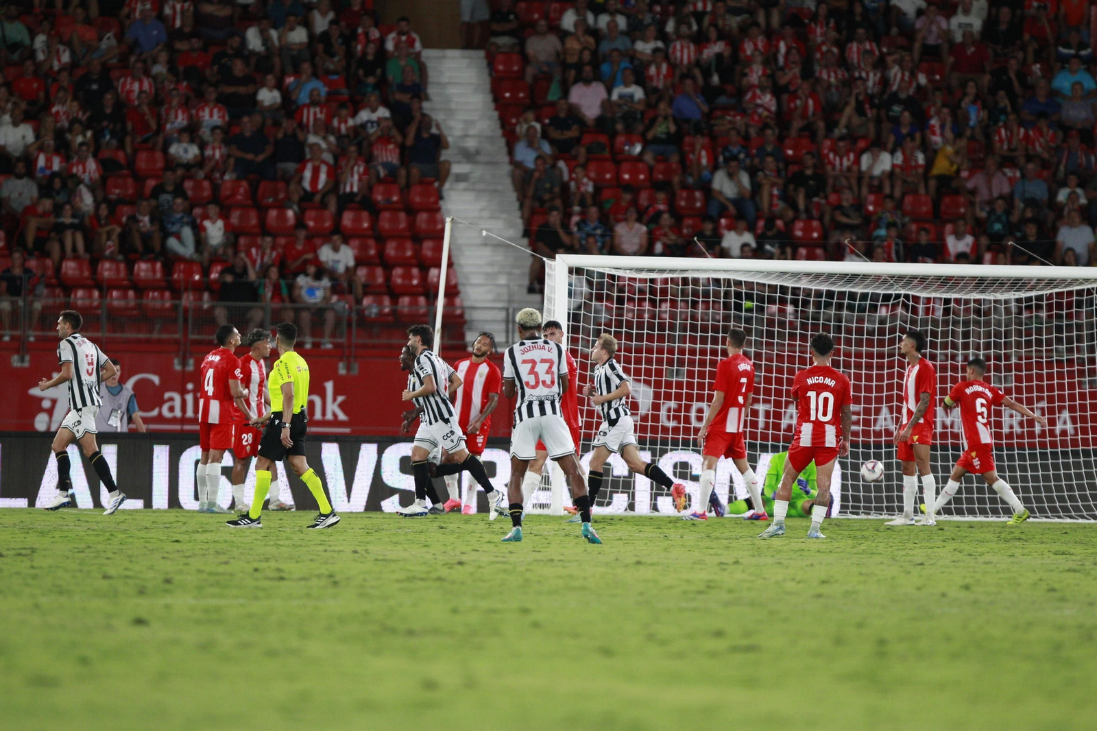 Los castellonenses celebran uno de sus goles la temporada pasada en su victoria en tierras almerienses.