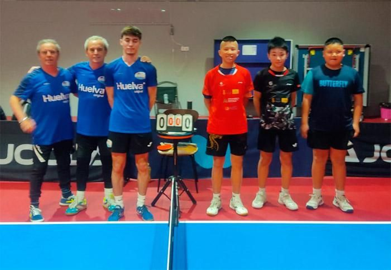 Integrantes del tenis de mesa de la Hispanidad.