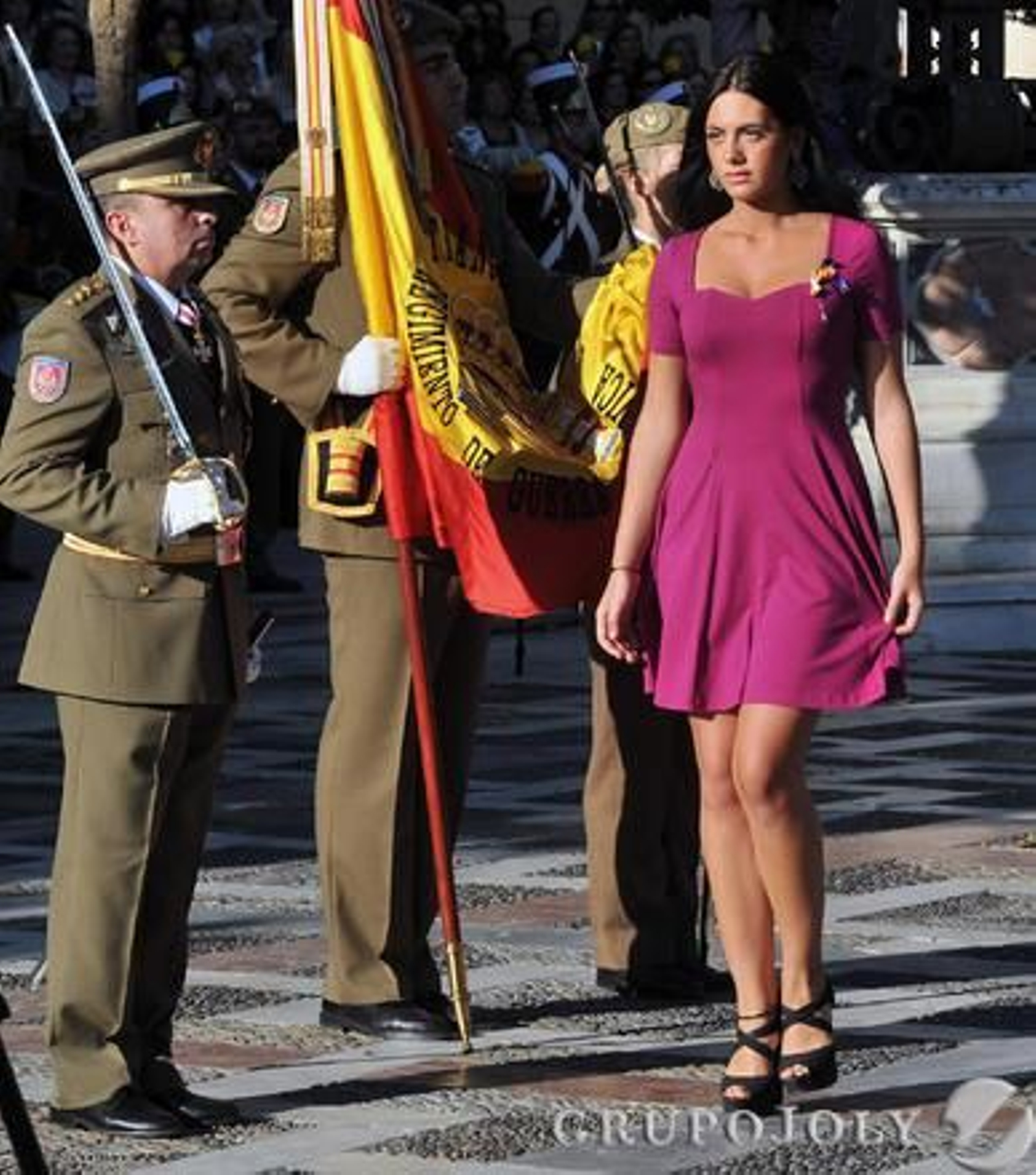Las imágenes de la jura de bandera y el desfile militar del Día de San Fernando