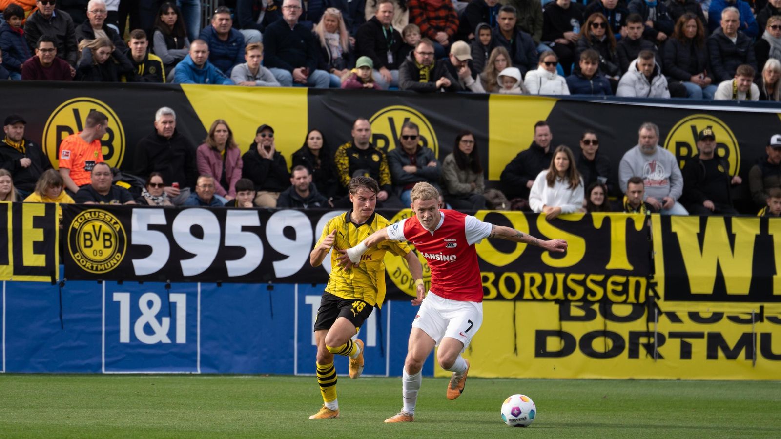 Jugadores en las instalaciones de Marbella Football Center.