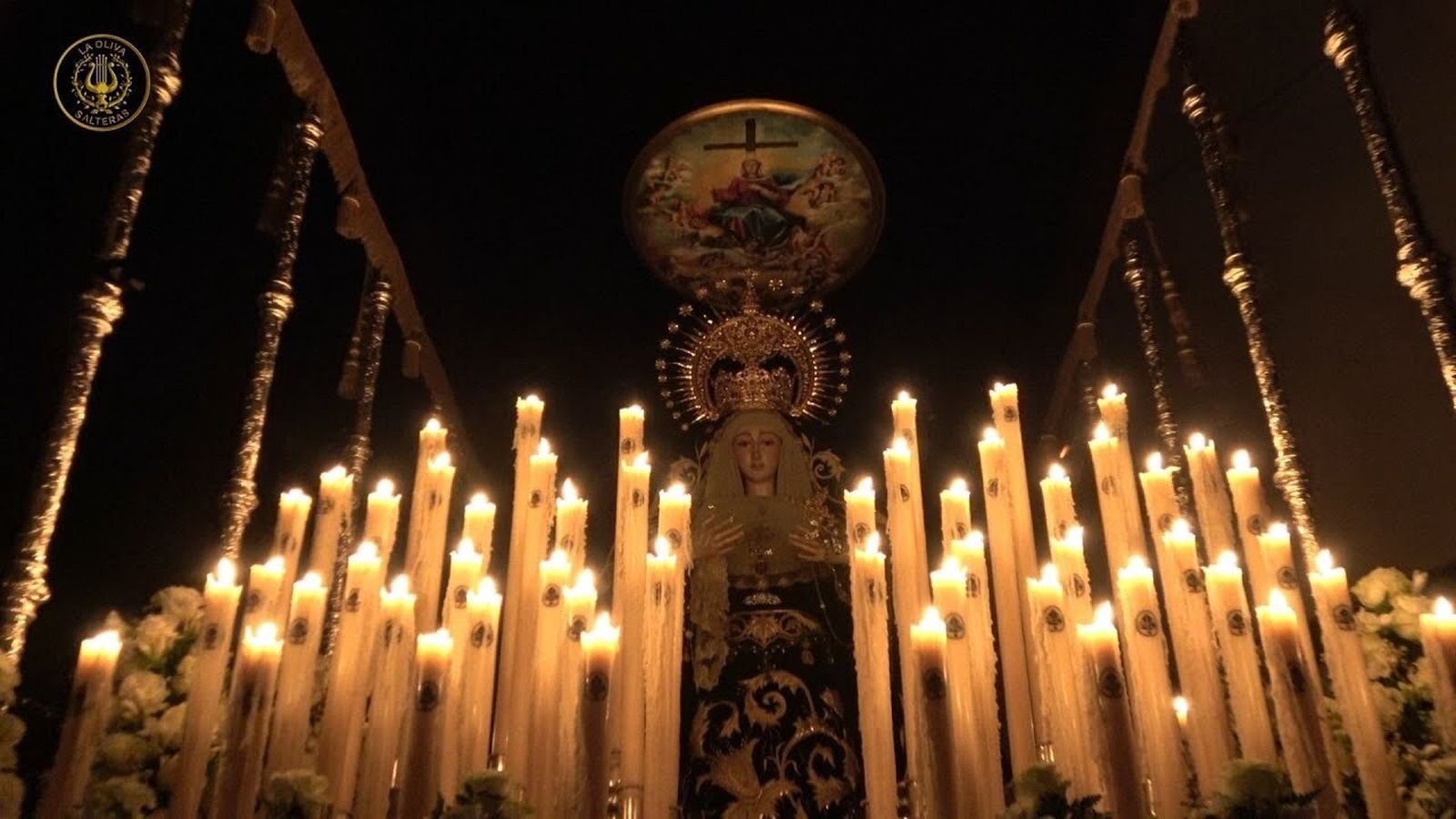 El paso de palio de la Virgen de los Dolores cierra este cortejo