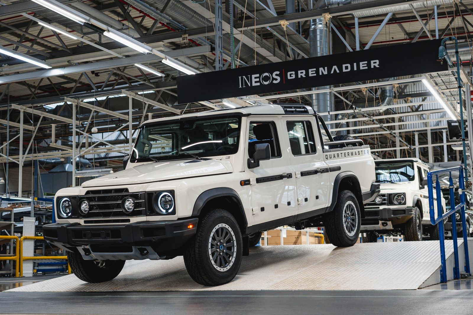 Ineos inicia la fabricación del pick-up Grenadier Quartermaster doble cabina