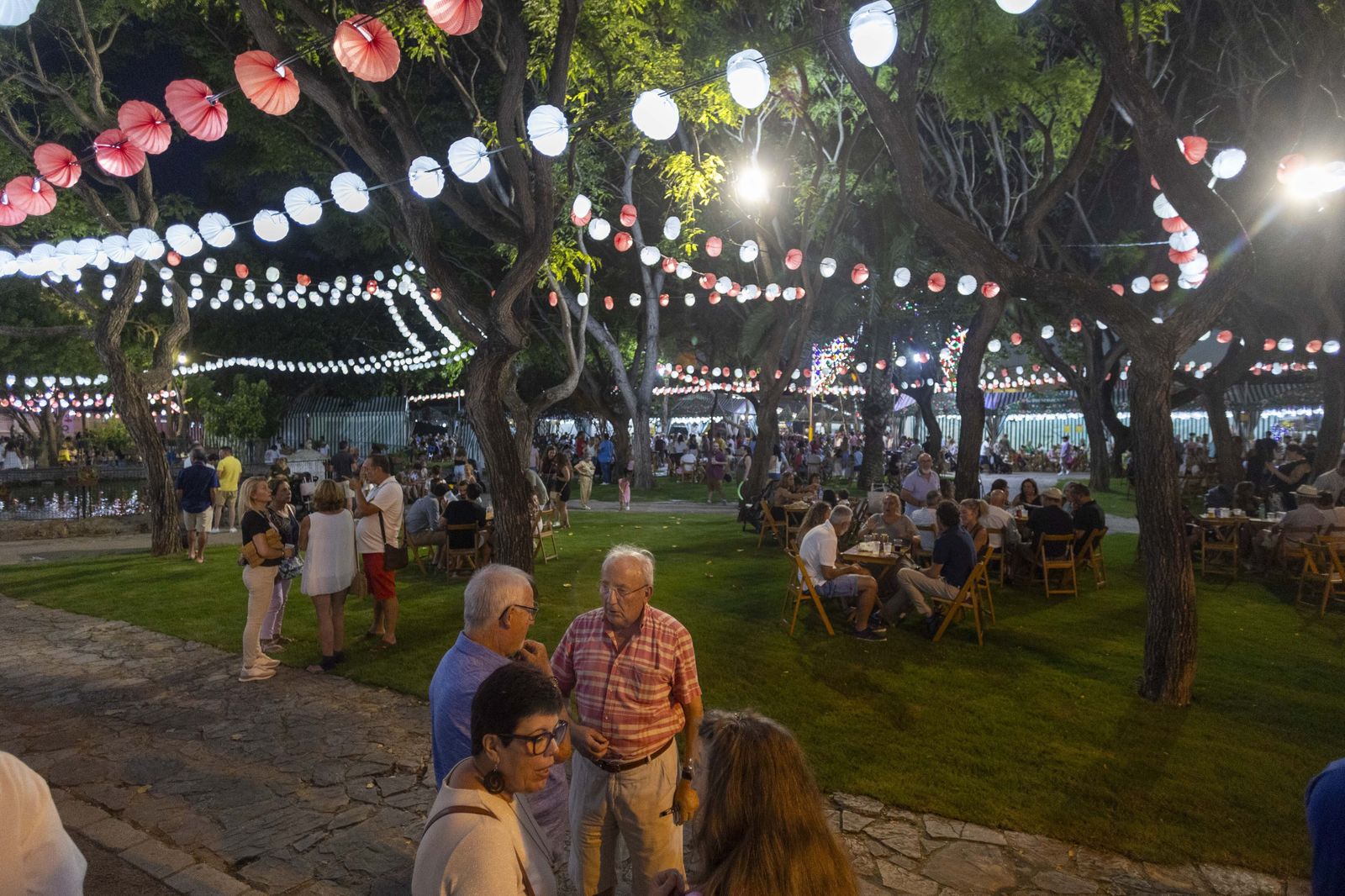Búscate en las imágenes de la inauguración de la Feria del Carmen y de la Sal de San Fernando