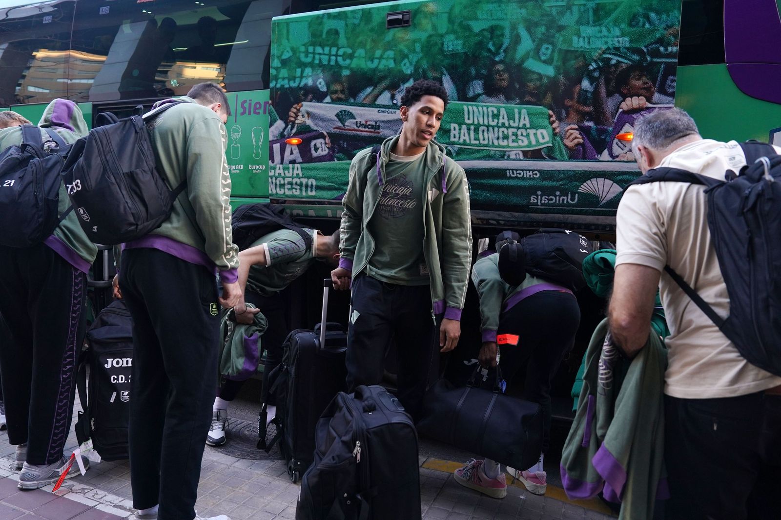 El Unicaja ya está en Valencia para la Copa del Rey tras un pesado viaje