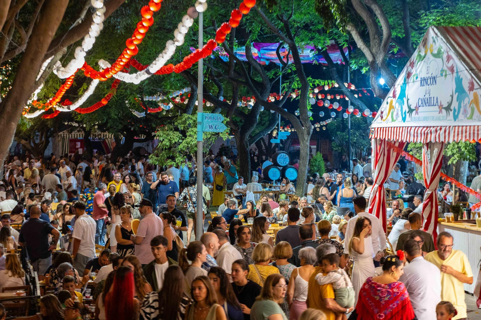 Las imágenes de la segunda noche de la Feria del Carmen y de la Sal 2025 en San Fernando