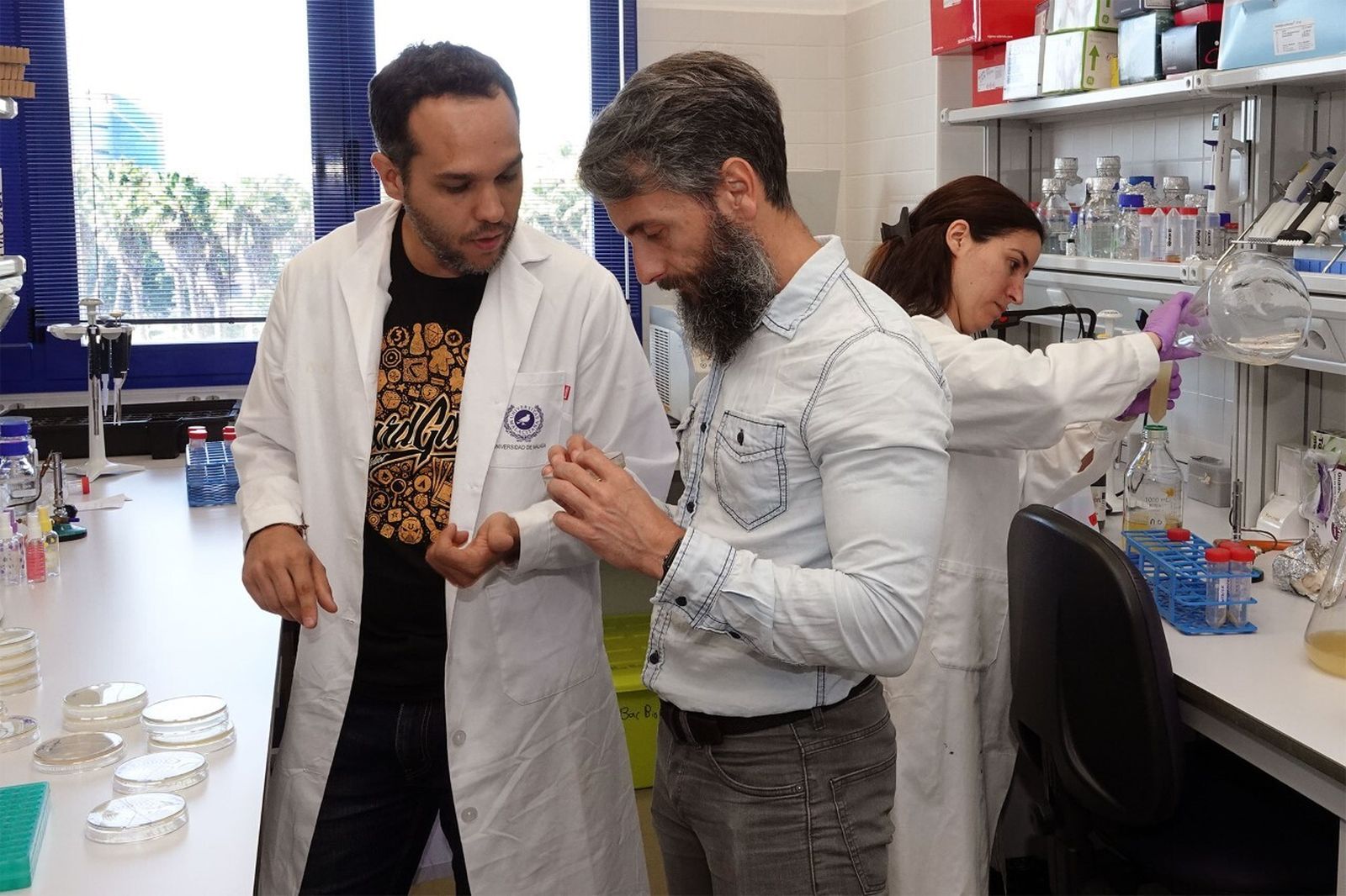 Investigadores del laboratorio Bacbio de la Universidad de Málaga.