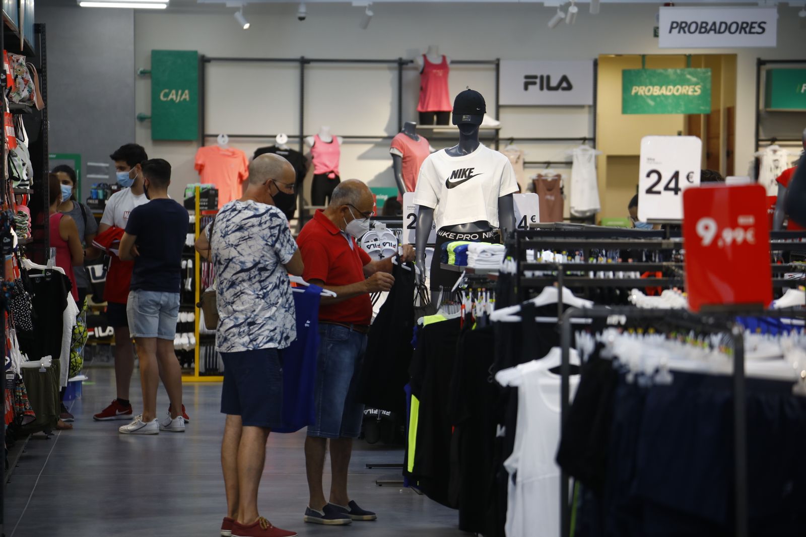 Día de apertura en el parque comercial Los Patios de Azahara de Córdoba, en imágenes