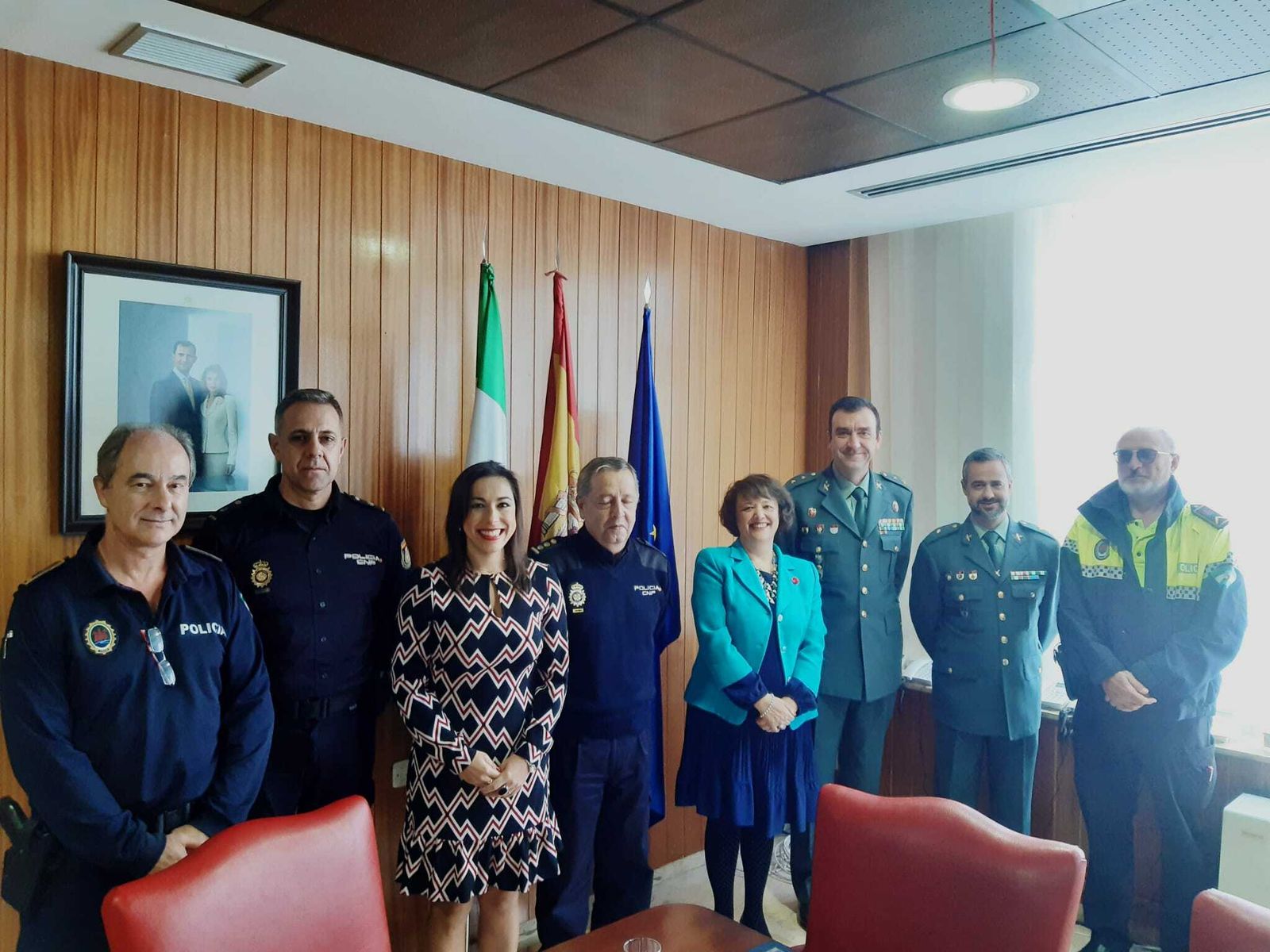 La subdelegada del Gobierno, en centro, en la presentación del dispositivo de seguridad.