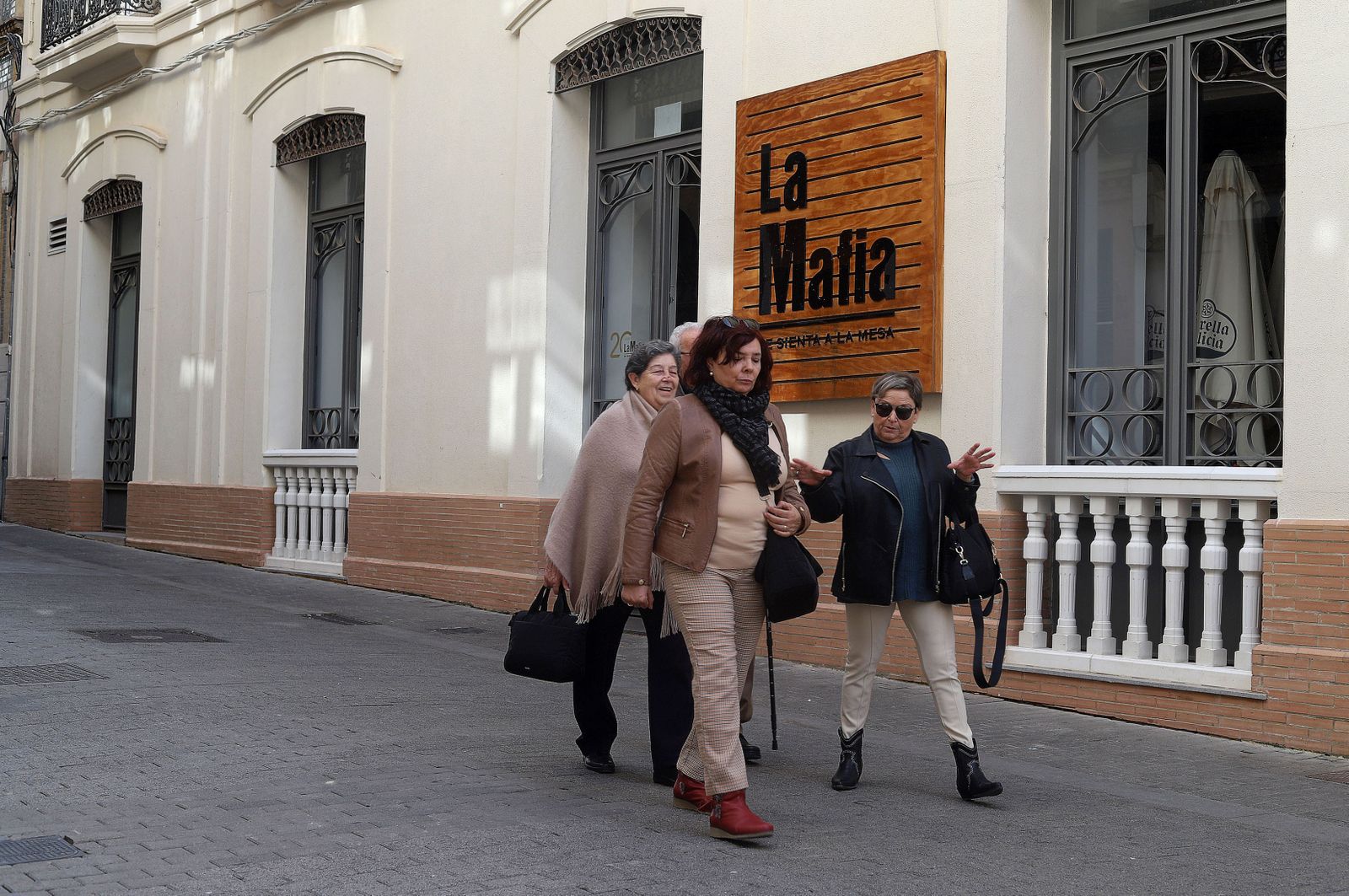 Imágenes del ambiente en la mañana de carnaval en Huelva