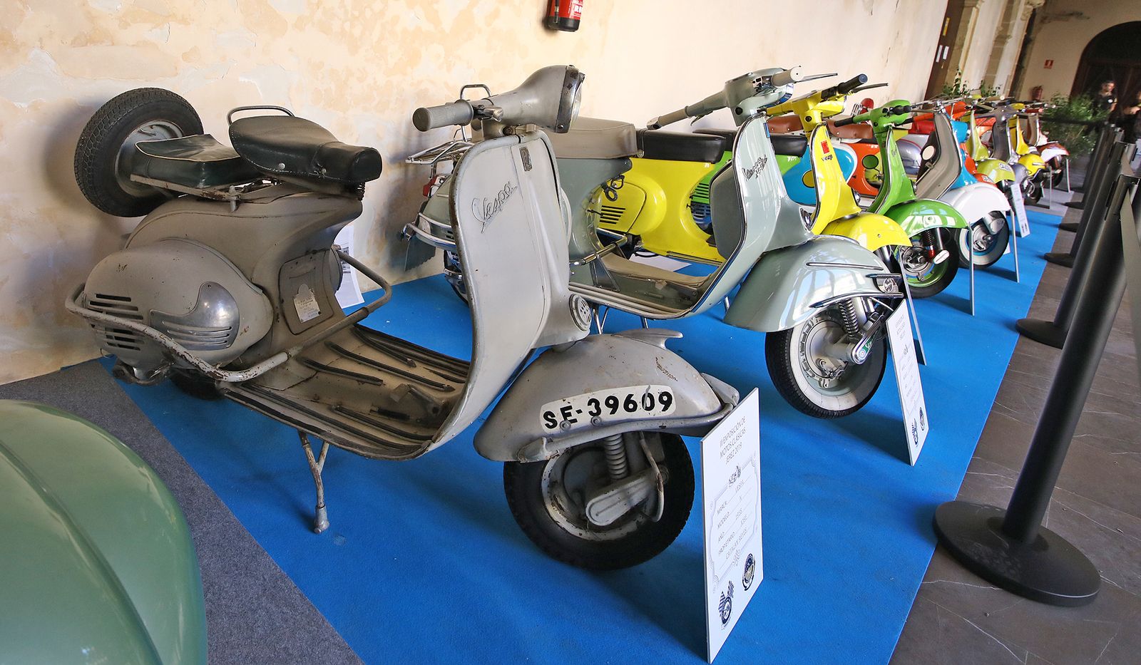Imágenes de la ' Exposición de Motos Clásicas' en los Claustros