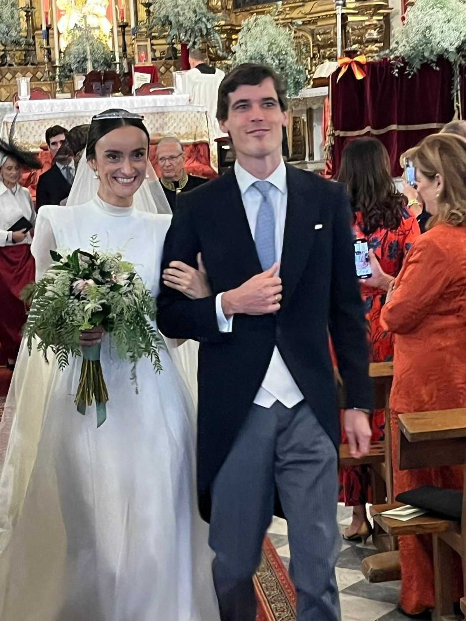 Blanca Alabart Clavería y Pedro Domecq Martí tras finalizar la ceremonia religiosa en la iglesia de San Marcos en Jerez de la Frontera.