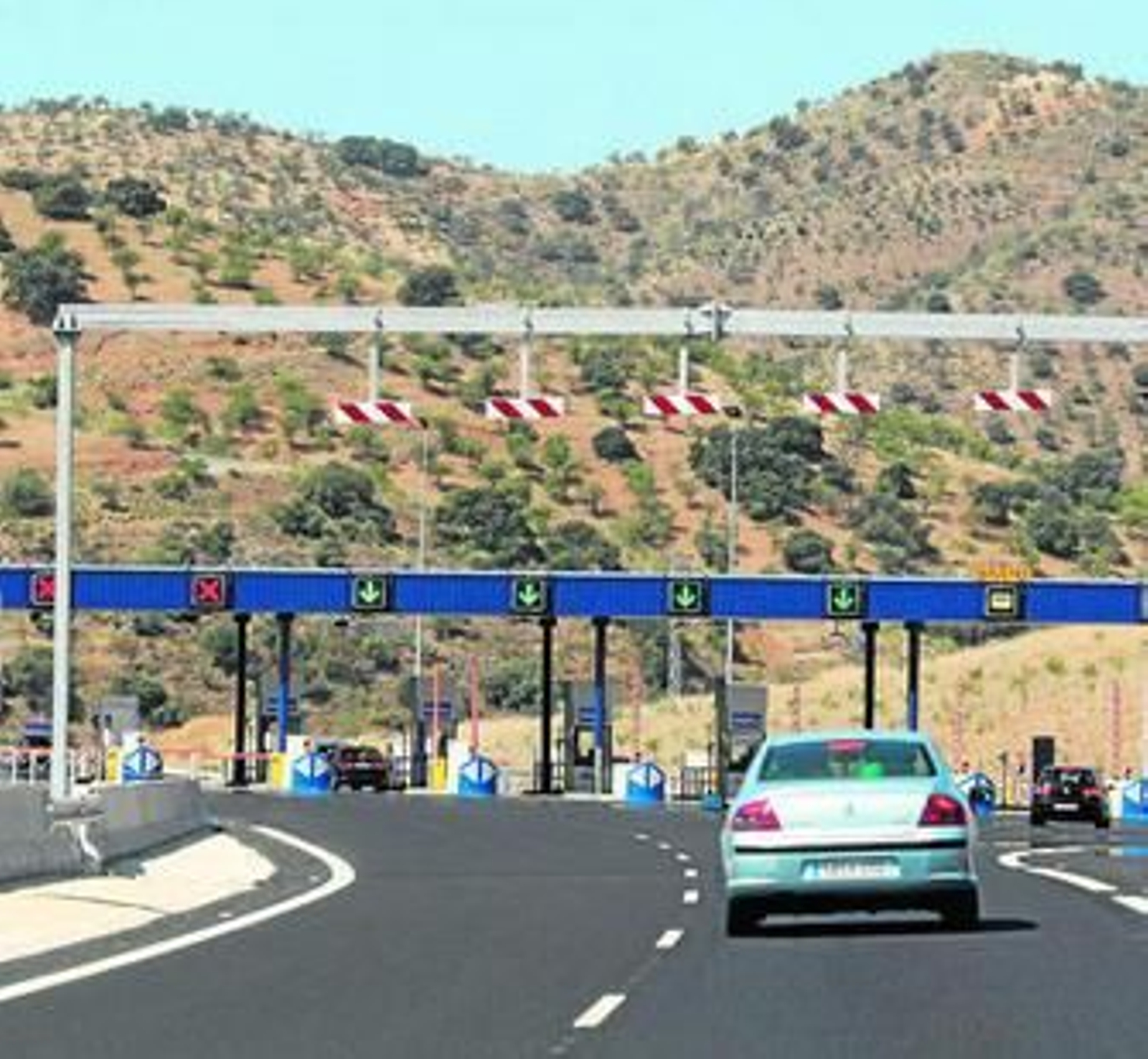 Acceso a la autopista de Las Pedrizas, en la provincia de Málaga. Acceso a la autopista de Las Pedrizas, en la provincia de Málaga.