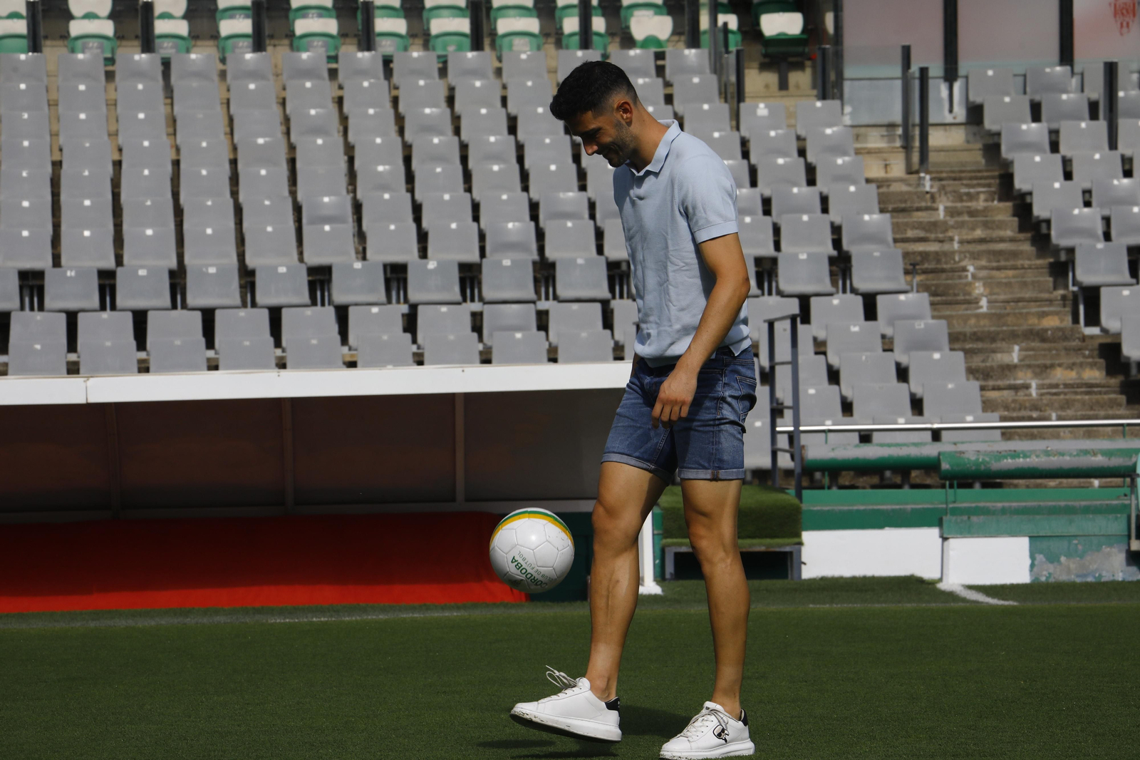 Las mejores fotos de la presentación de Carlos Albarrán con el Córdoba CF