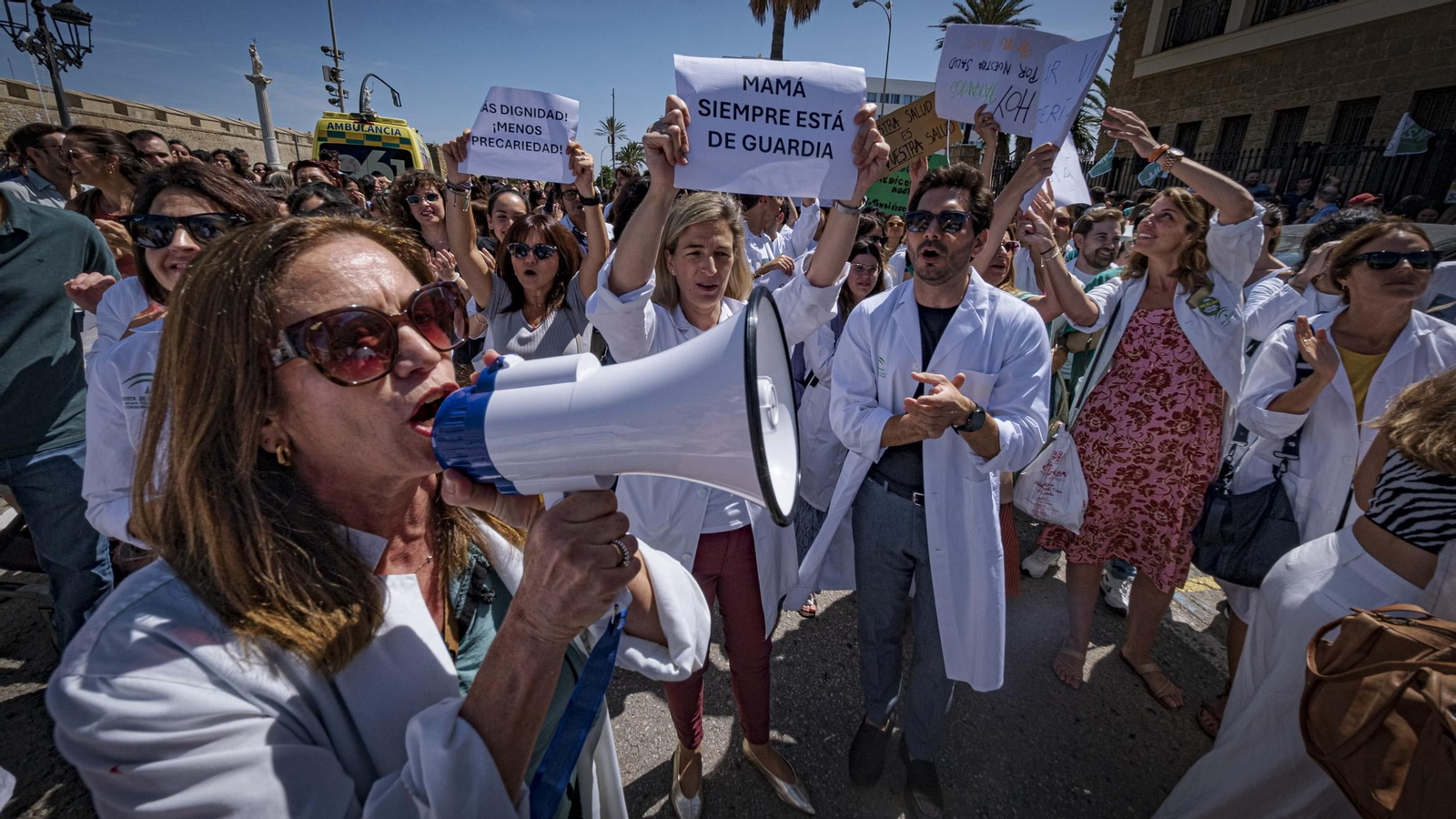Las imágenes de la jornada de huelga de médicos en Cádiz