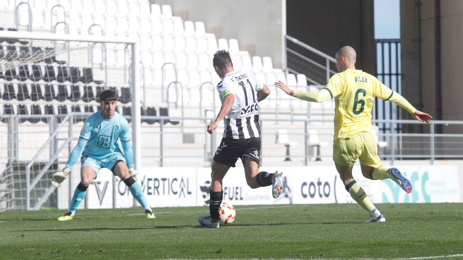 Fran Carbià malogra una clara oportunidad a poco del final