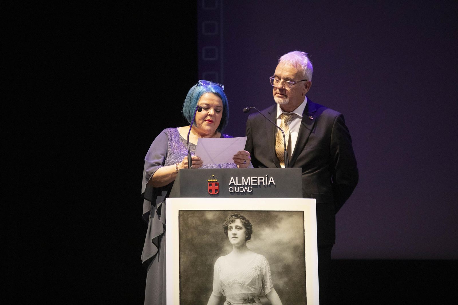 El estreno en Almería del largometraje documental "Concha Robles", en imágenes