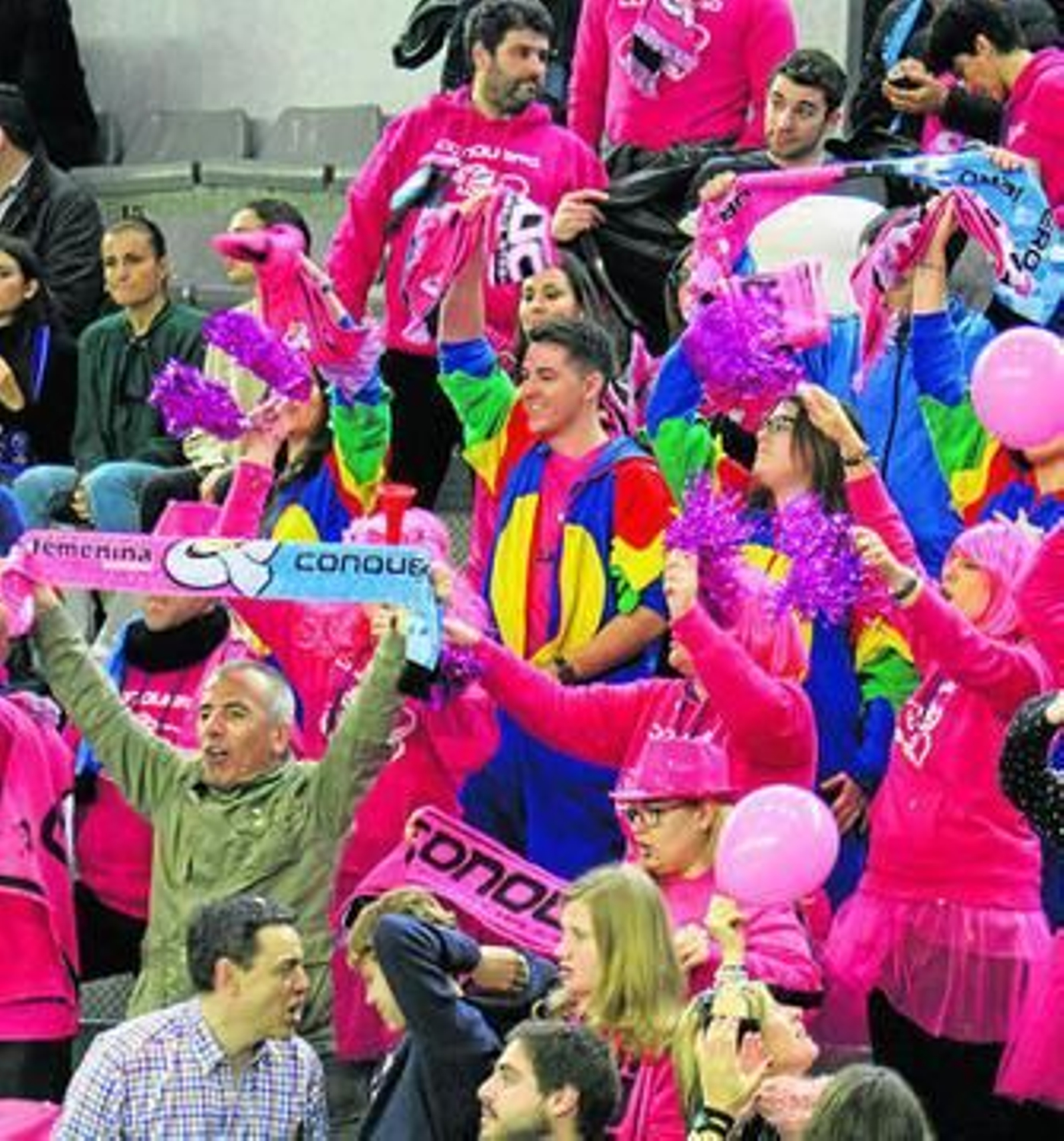 La afición de Huelva no paró de animar al Conquero Huelva Wagen en el Pabellón José Antonio Gasca.