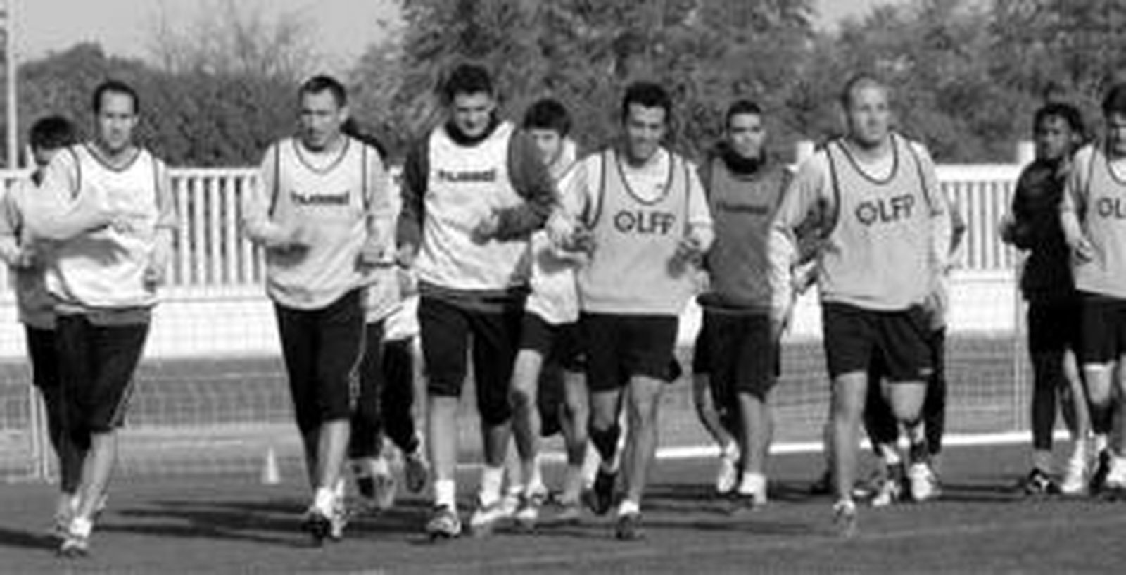 La plantilla xerecista apuesta por la salvación y espera romper la racha ante el Racing de Ferrol el domingo.