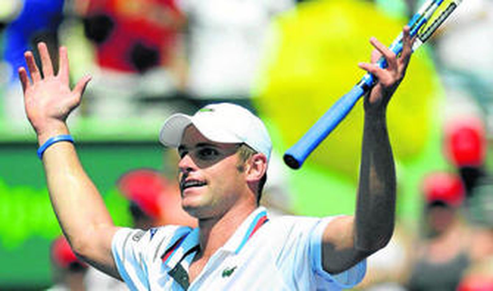 Roddick levanta los brazos en señal de victoria tras imponerse ayer en la final a Berdych.