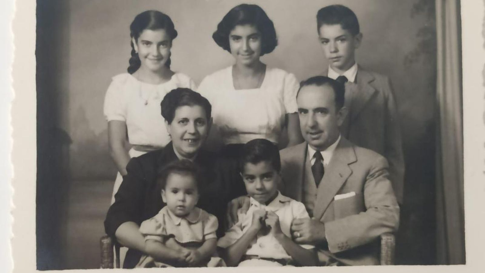 Manuel Fernández-Pujol y María Teresa Cabrera con sus hijos Juan Manuel, Mary Tere, José Ignacio, Manolo y Charo. Manuel Fernández-Pujol y María Teresa Cabrera con sus hijos Juan Manuel, Mary Tere, José Ignacio, Manolo y Charo.