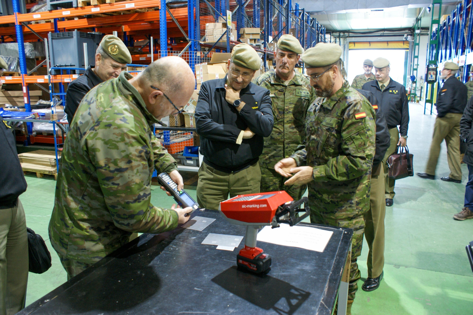 El JEME Amador Enseñat y Berea conoce los avances tecnológicos del PCMVR2 del El Higuerón.
