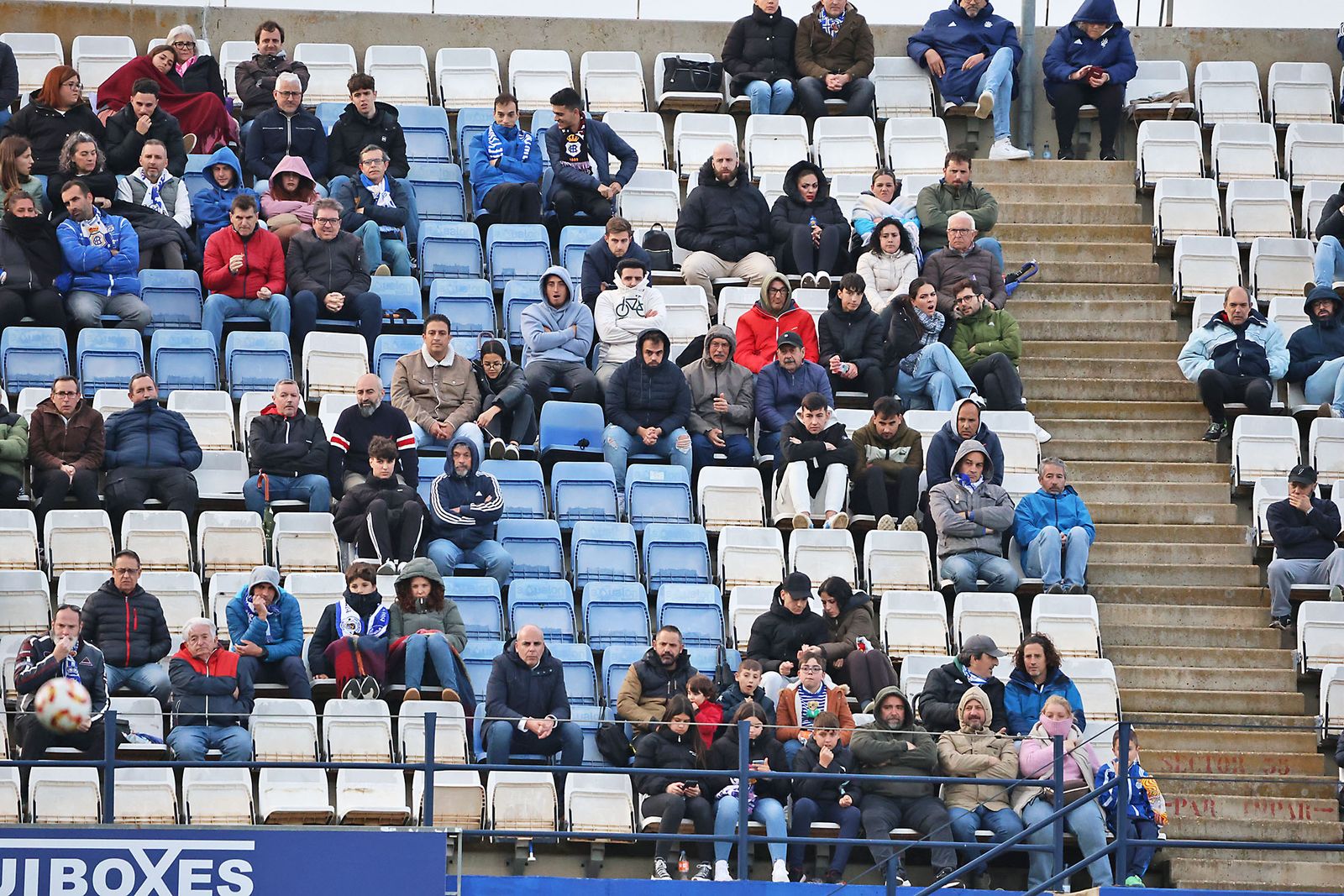 Búscate en las gradas del Nuevo Colombino en el Recreativo de Huelva-Atlético Sanluqueño