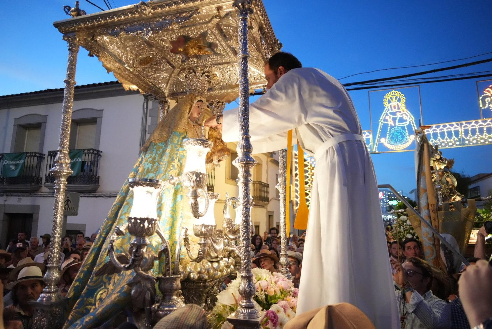 La romería de la Virgen de Luna del Lunes de Pentecostés en Villanueva de Córdoba, en imágenes