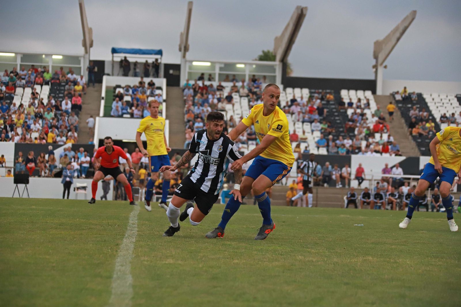 Igor Martínez, en el Balona-Cádiz de la pasada pretemporada.