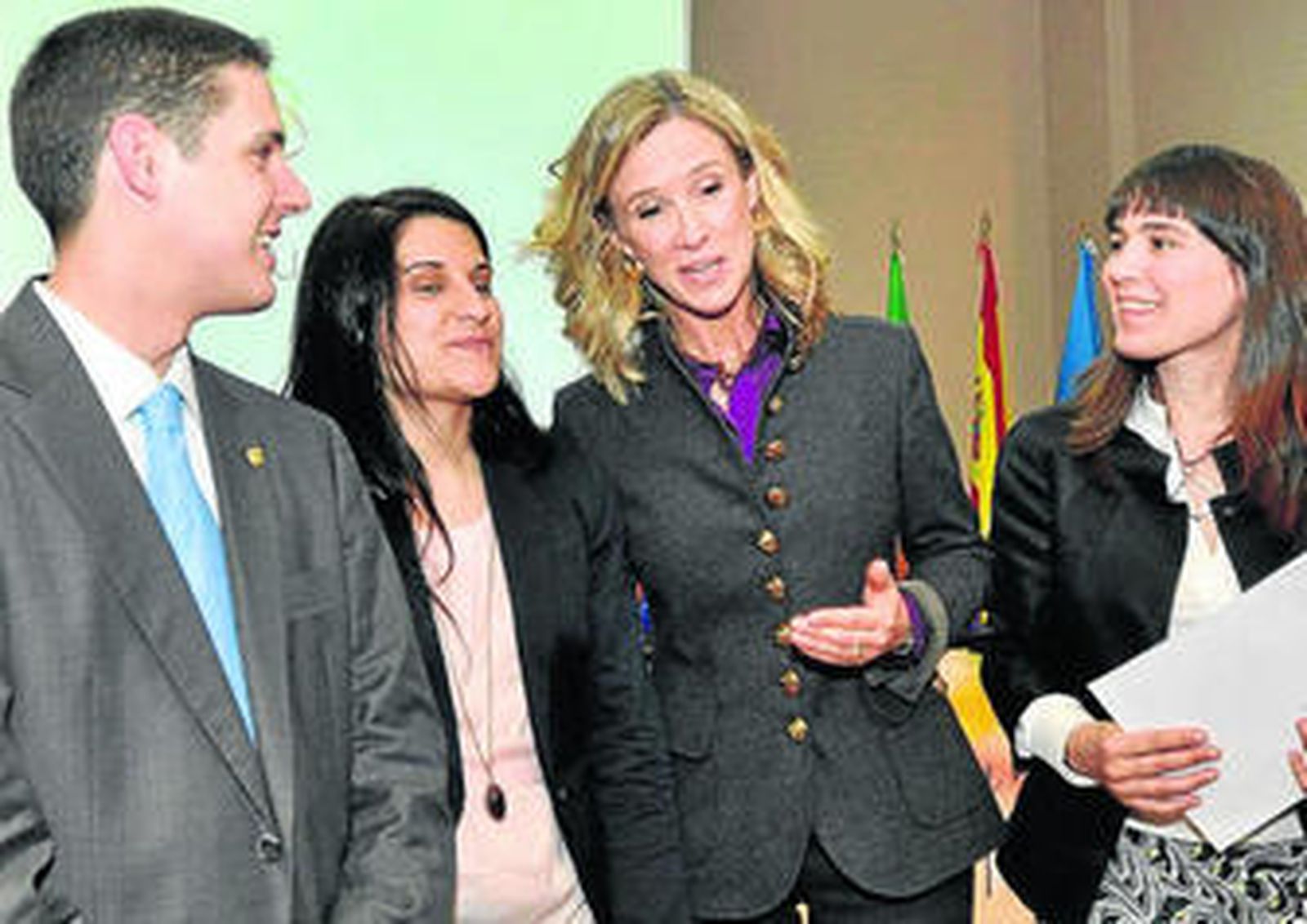 La ministra de Ciencia, Cristina Garmendia, junto a los galardonados.