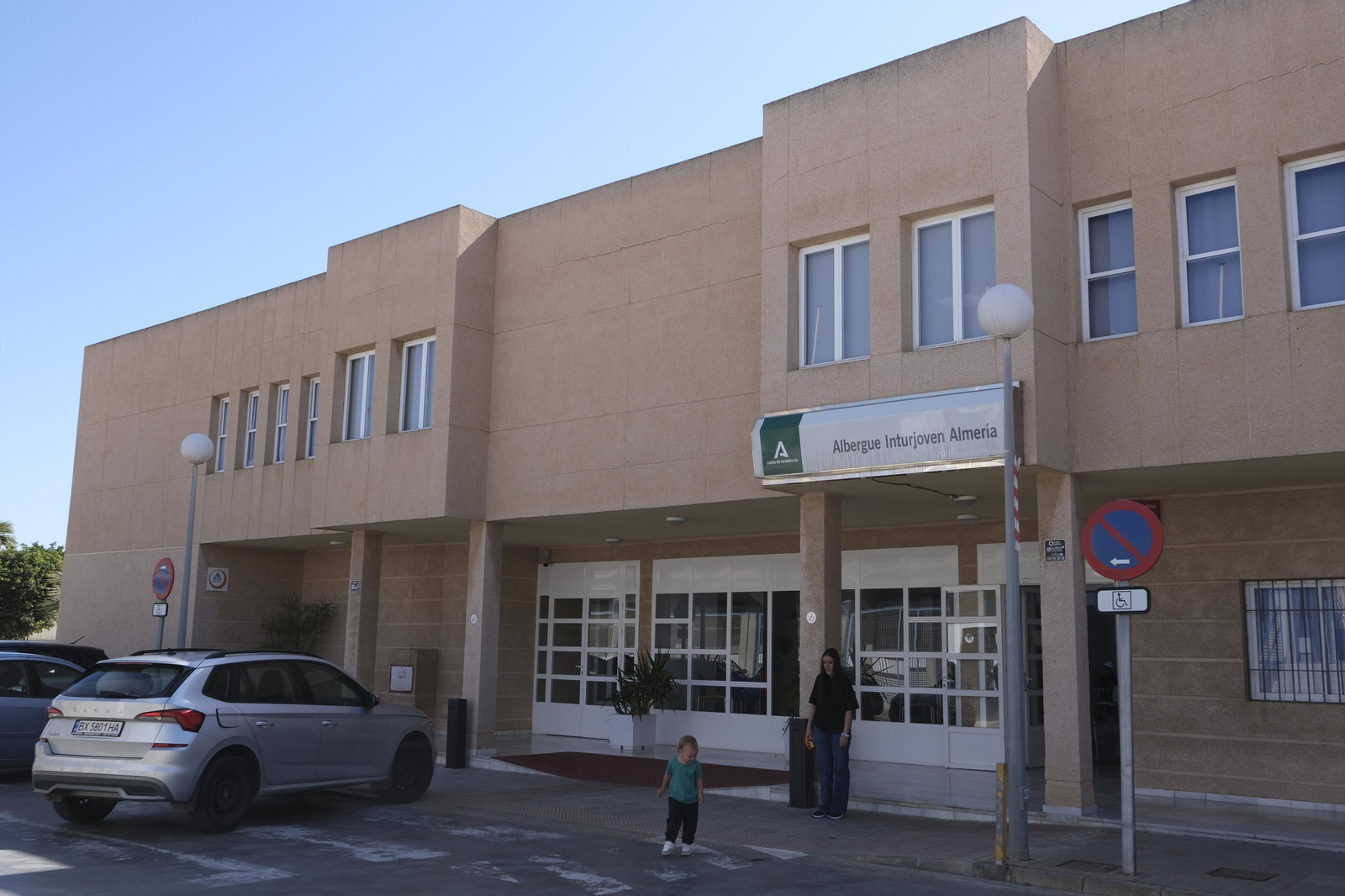 El albergue acoge a un centenar de refugiados ucranianos y en mayo cierra la venta al público