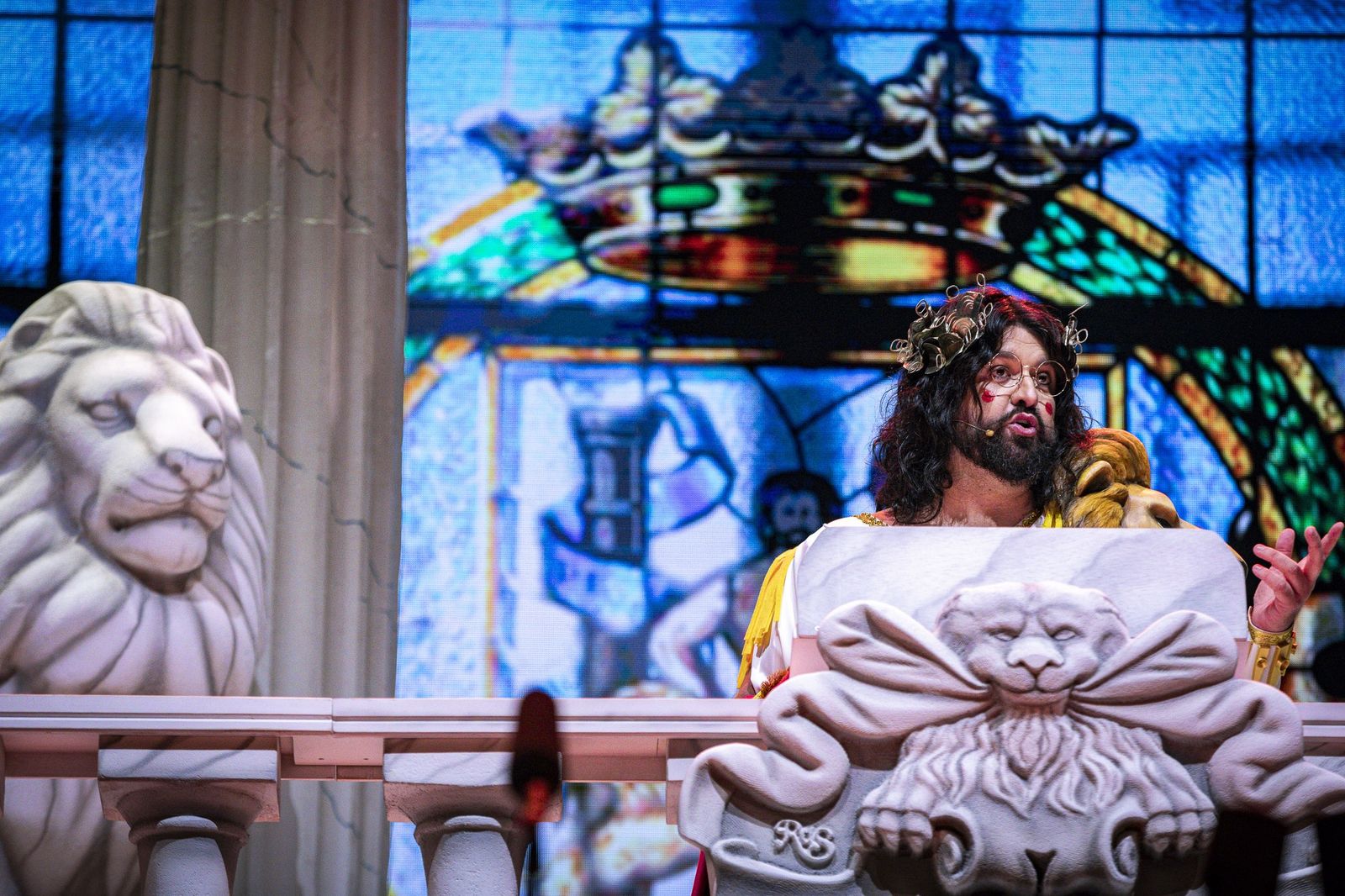 Las imágenes del pregón y la boda de Manu Sánchez en el Carnaval de Cádiz 2026