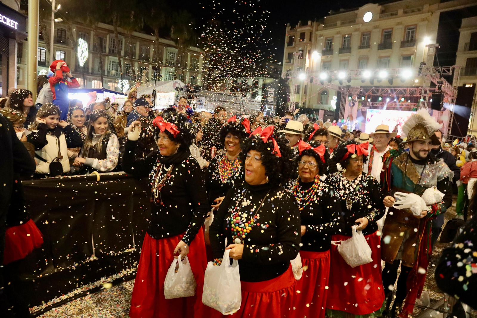 La Batalla de las Flores del Carnaval de Málaga 2024, en fotos