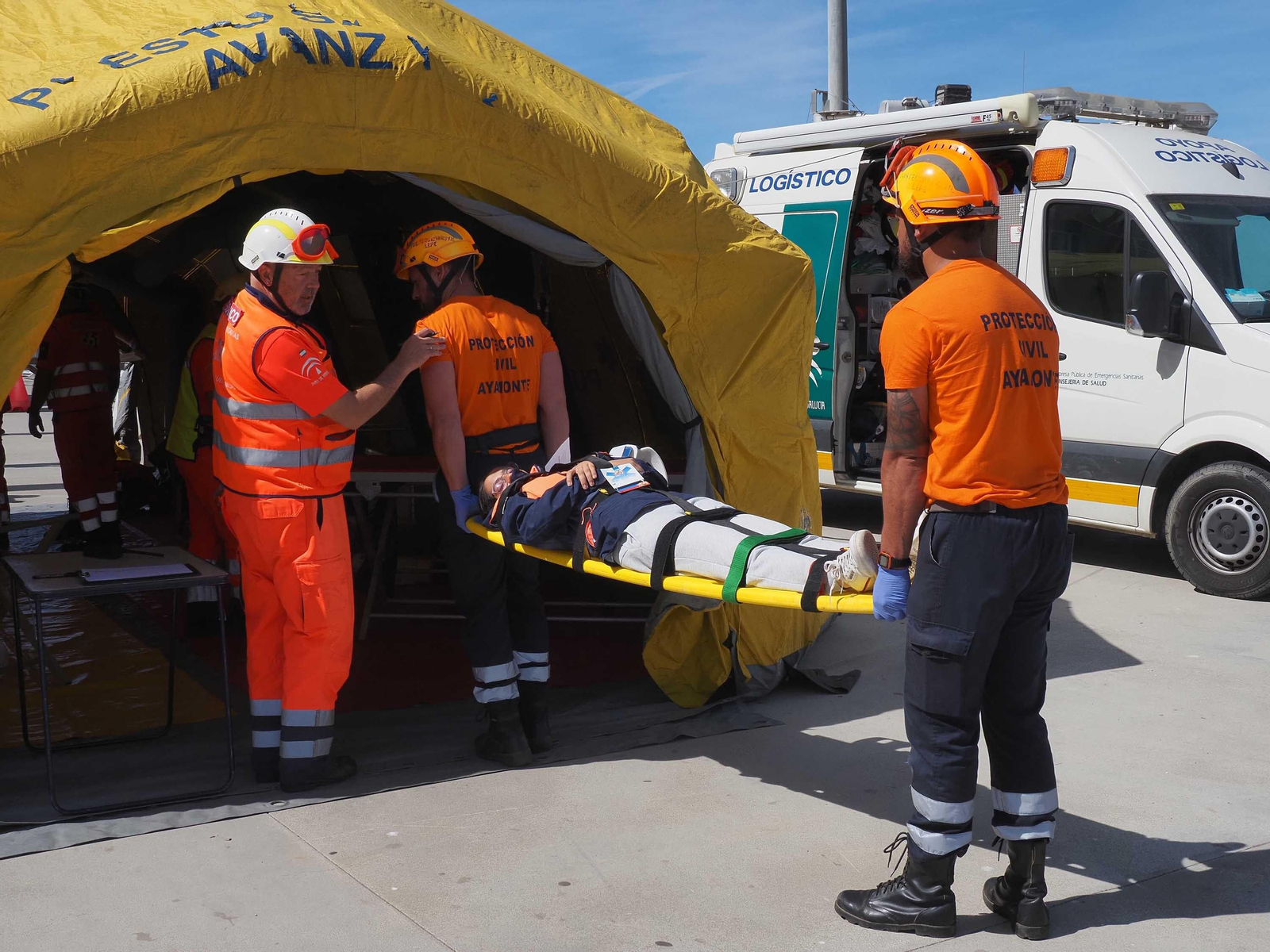 Las mejores imágenes del choque entre un ferry y un pesquero en medio del Guadiana