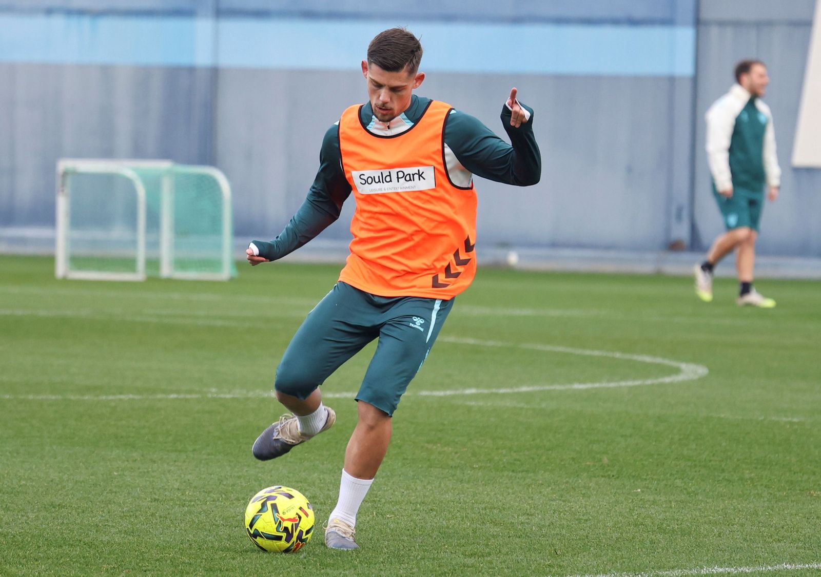 El Málaga CF vuelve al tajo sin Lobete en una semana eterna