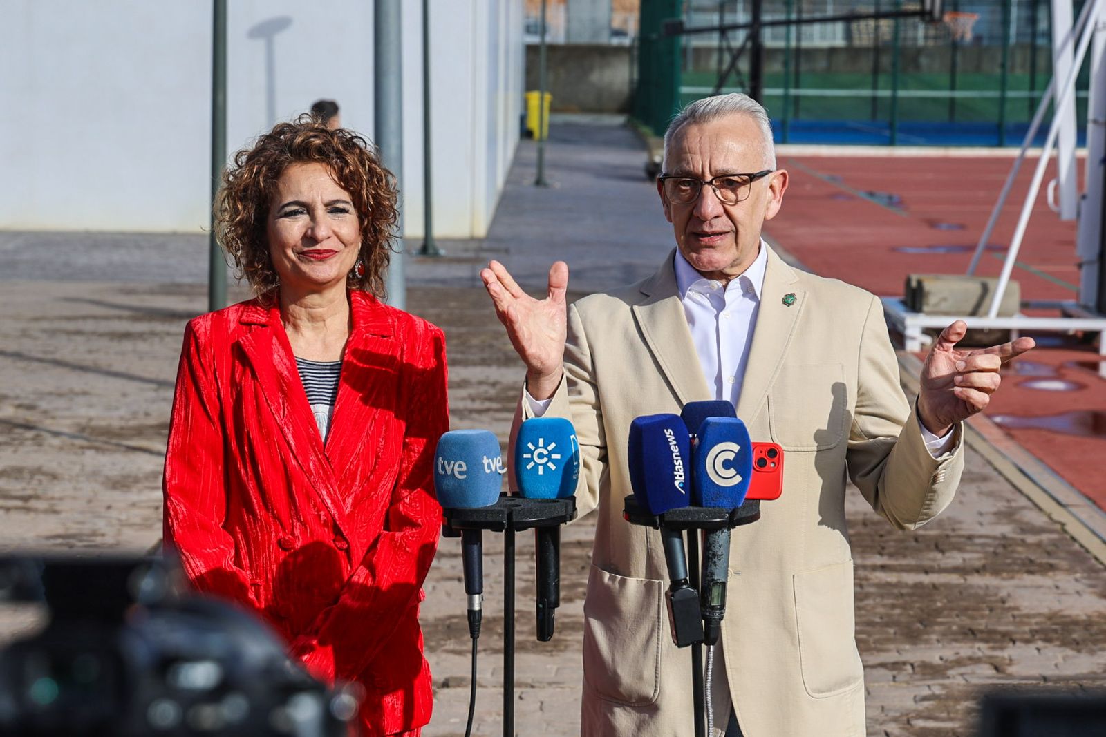 Fotografías de la inauguración de las nuevas instalaciones del complejo deportivo municipal de Bonares
