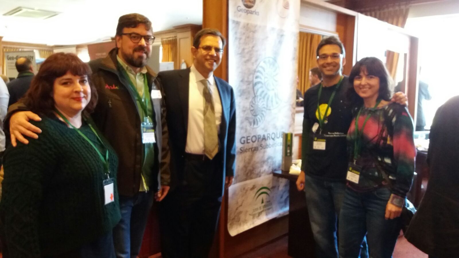 La directora-conservadora del Parque, Lucía Tejero, con otros asistentes a este encuentro.