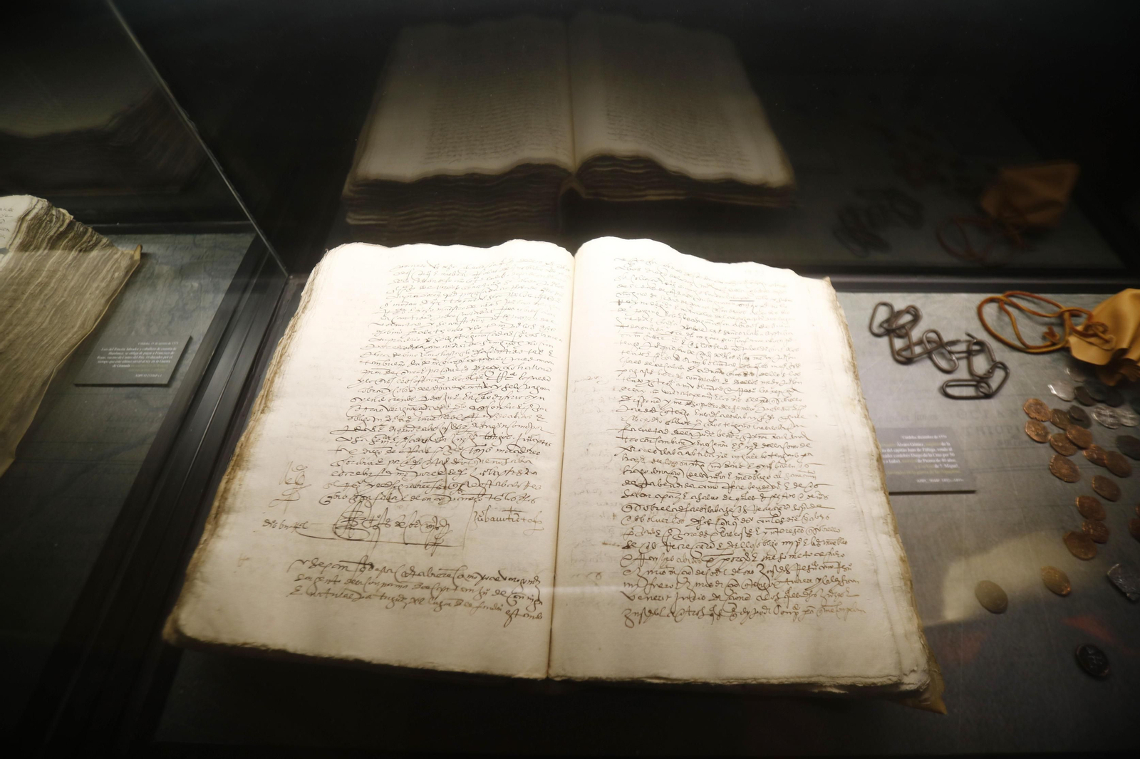 La exposición 'Córdoba, capital de un imperio. La visita de Felipe II en 1570', en imágenes