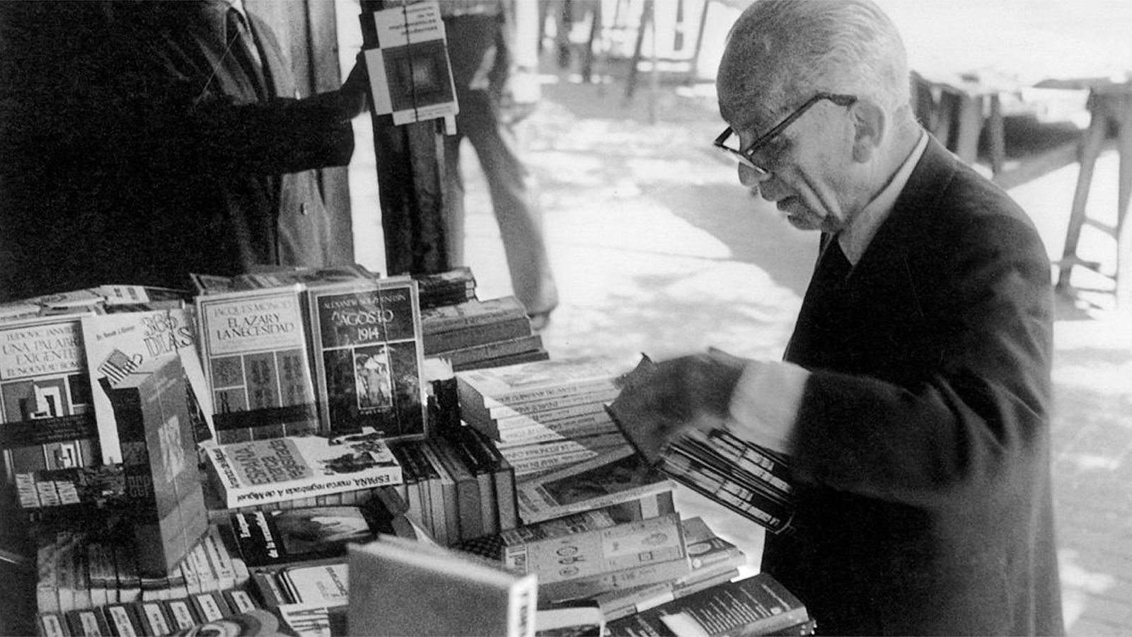 Aub, novelista, dramaturgo y poeta, en una fotografía de archivo.