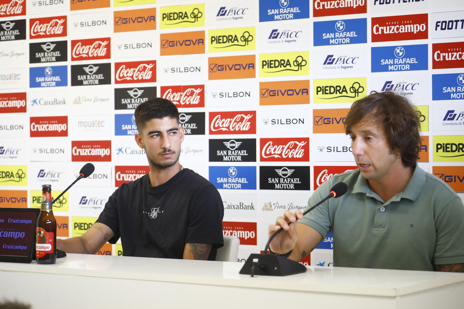 Las imágenes de la presentación de Calderón con el Córdoba CF