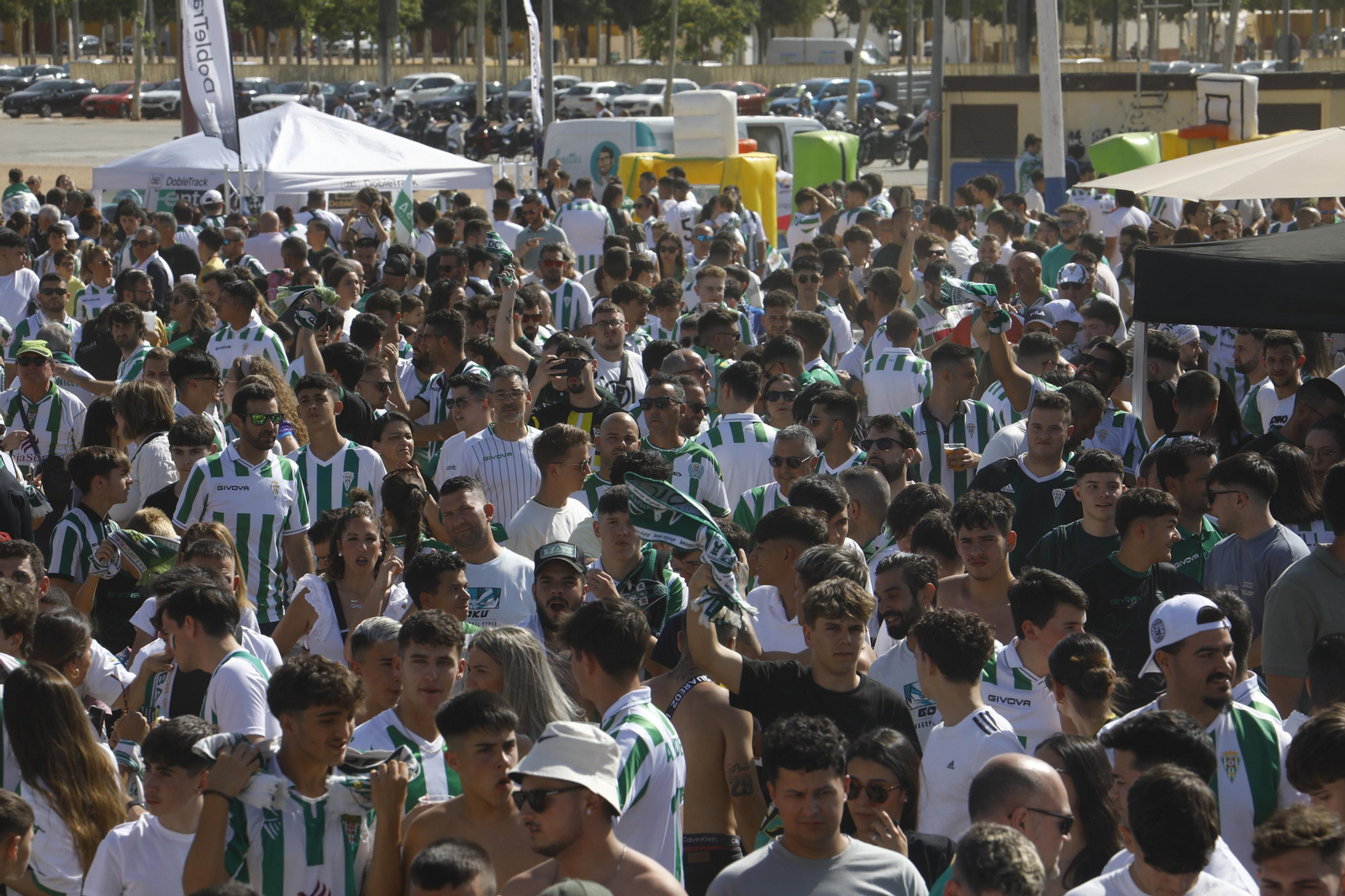 Las mejores fotos de la 'Fan Zone' del Córdoba CF antes del partido ante la Ponferradina