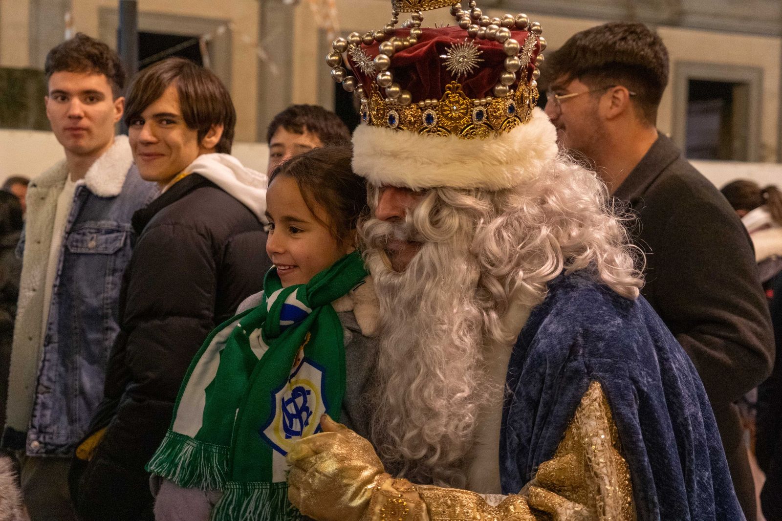Las mejores fotografías del recorrido y la llegada al ayuntamiento de la cabalgata de Reyes Magos 2026