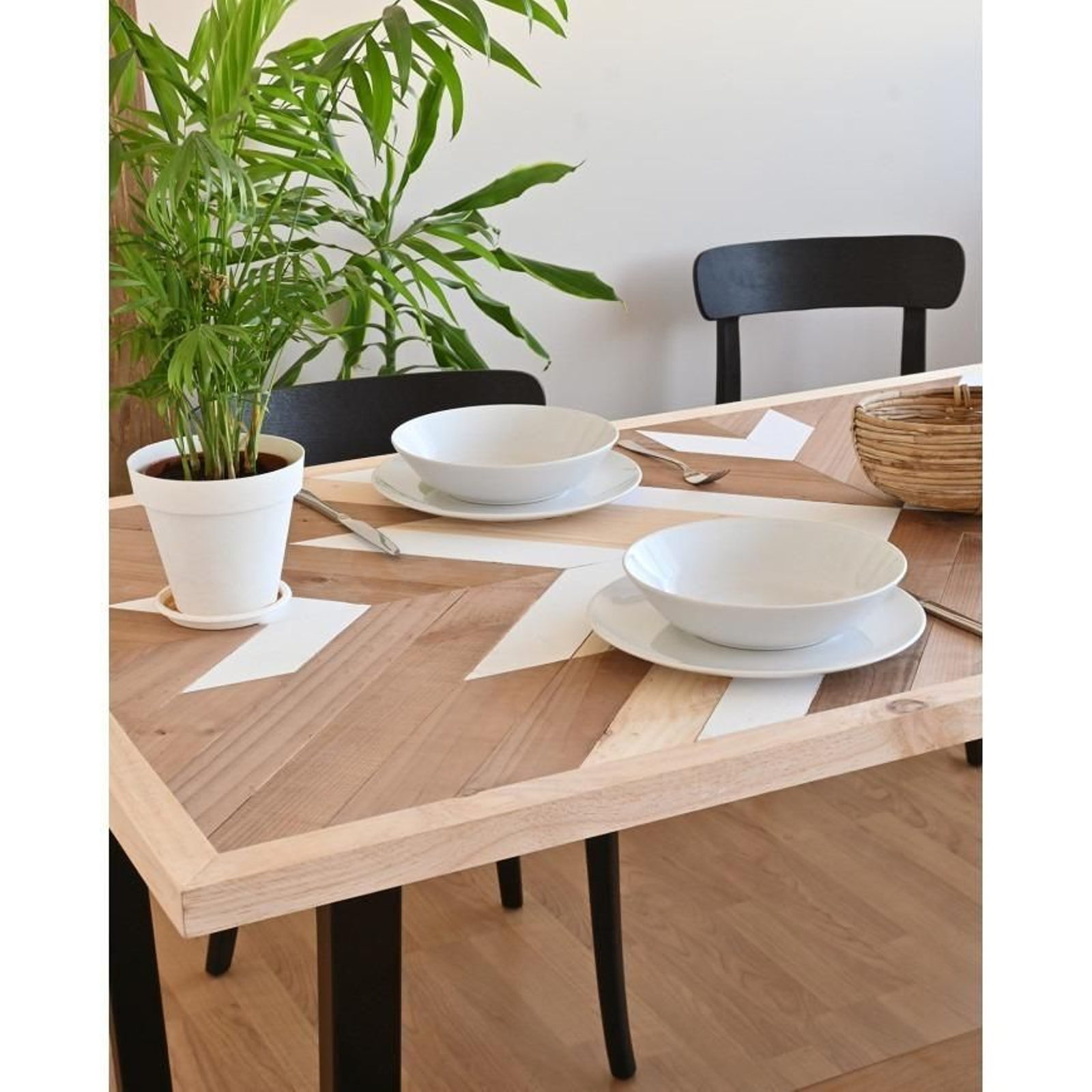 Mesa de comedor Moisak.