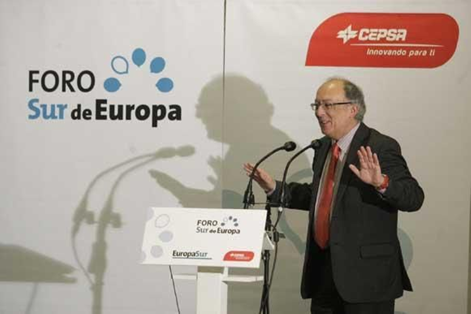 El Presidente del Organismo Público Puertos del Estado, Fernando González Laxe, en un momento de su intervención/Fotos:Erasmo Fenoy

Foto: Erasmo Fenoy