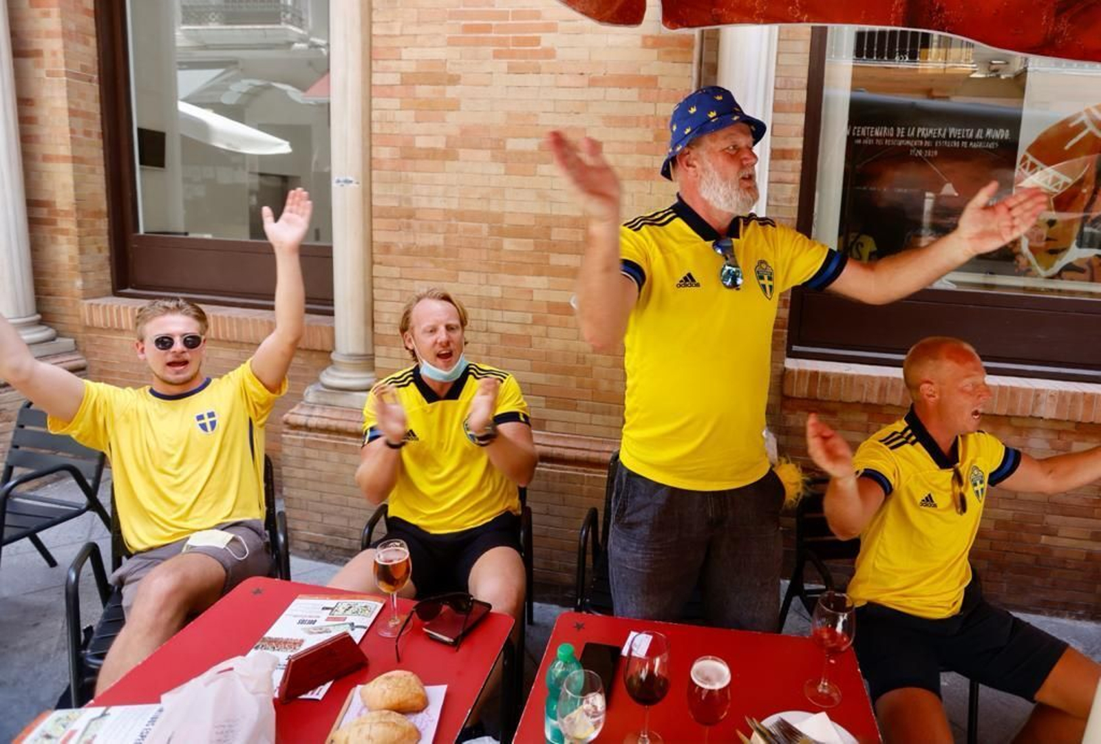 Eurocopa | Las imágenes de la convivencia entre España y Suecia en Sevilla