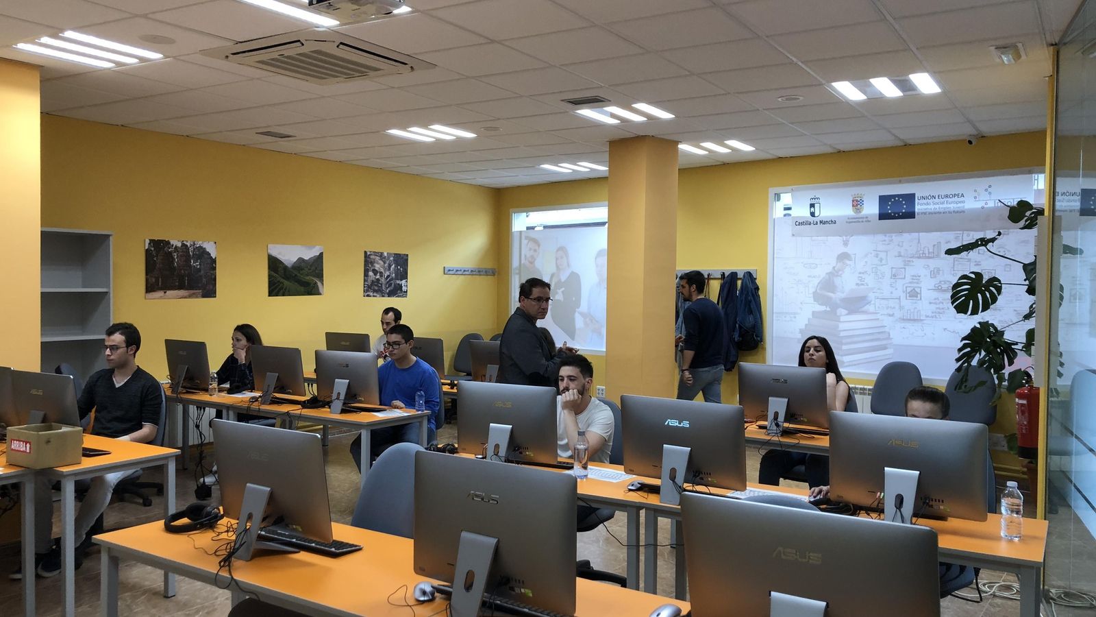 El centro de formación de idiomas ofrece un método de estudio eficiente e innovador.