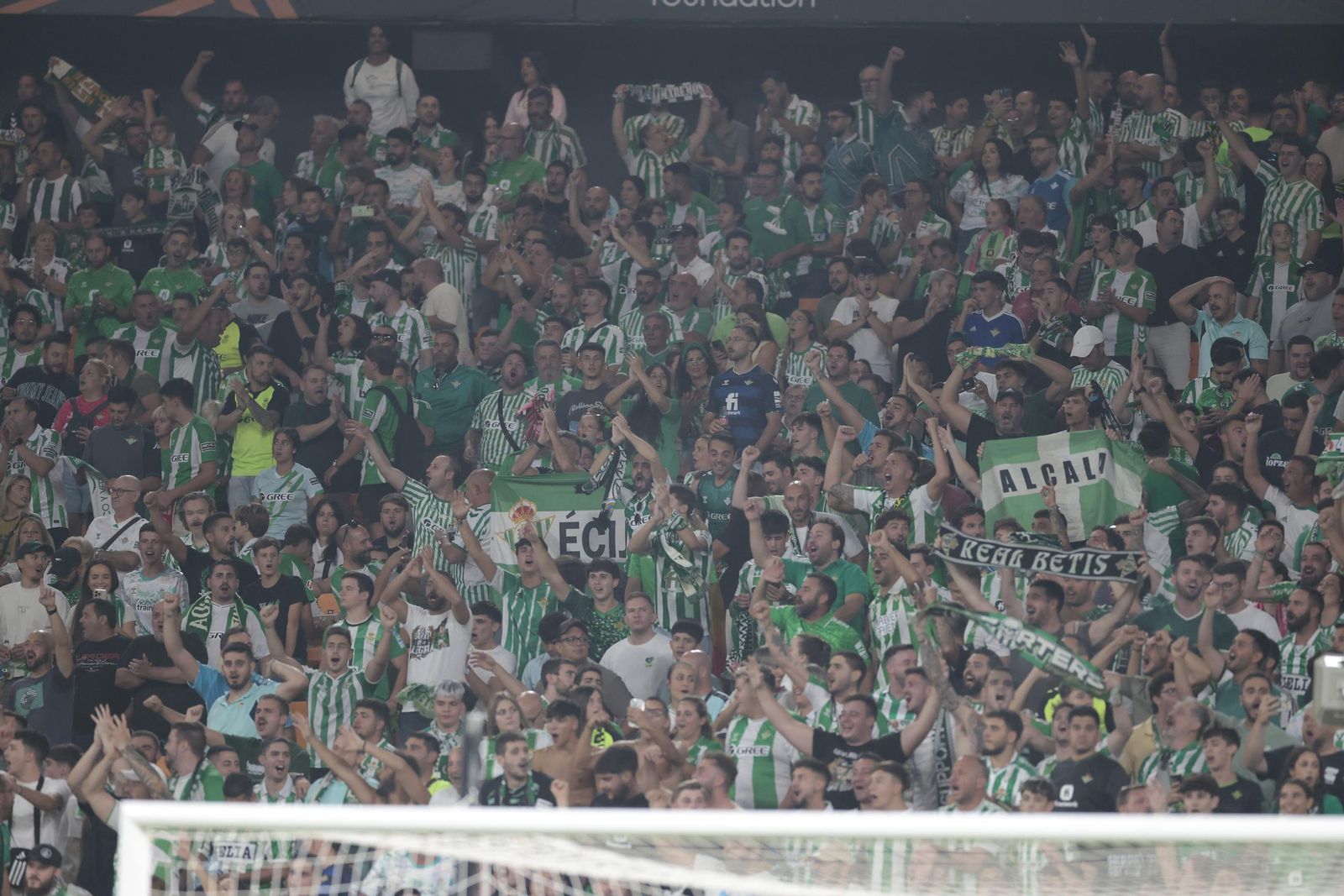 Búscate en las fotos del Betis - Nottingham Forest