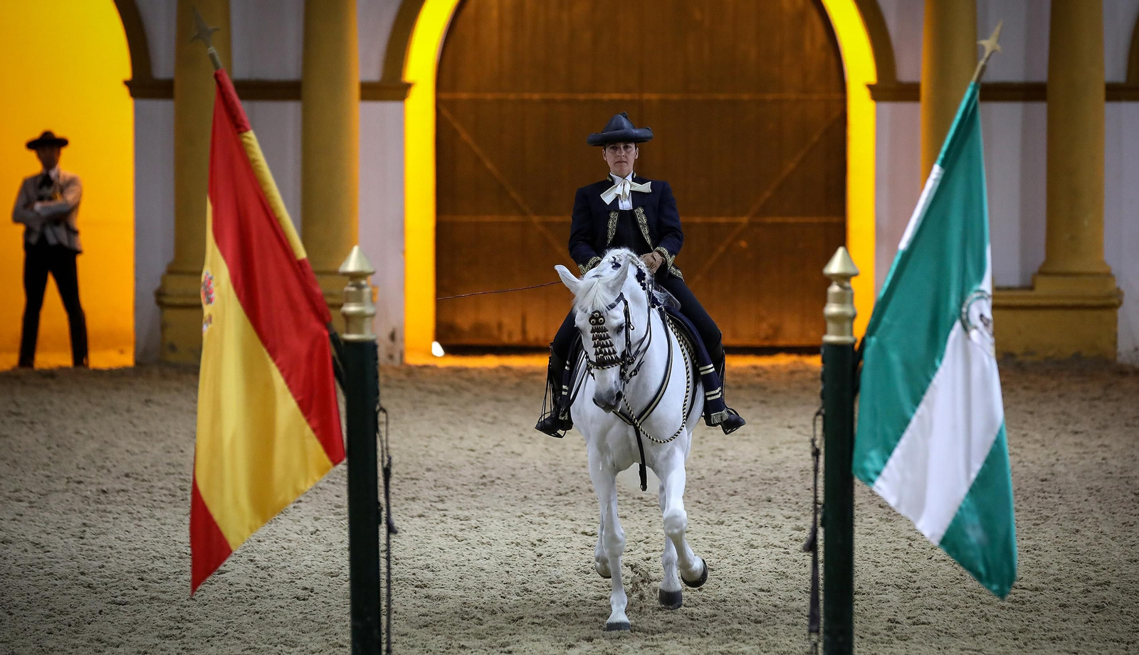 Belén Bautista jinete de la Real Escuela es galardonada con el Caballo de Oro 2022 en Jerez